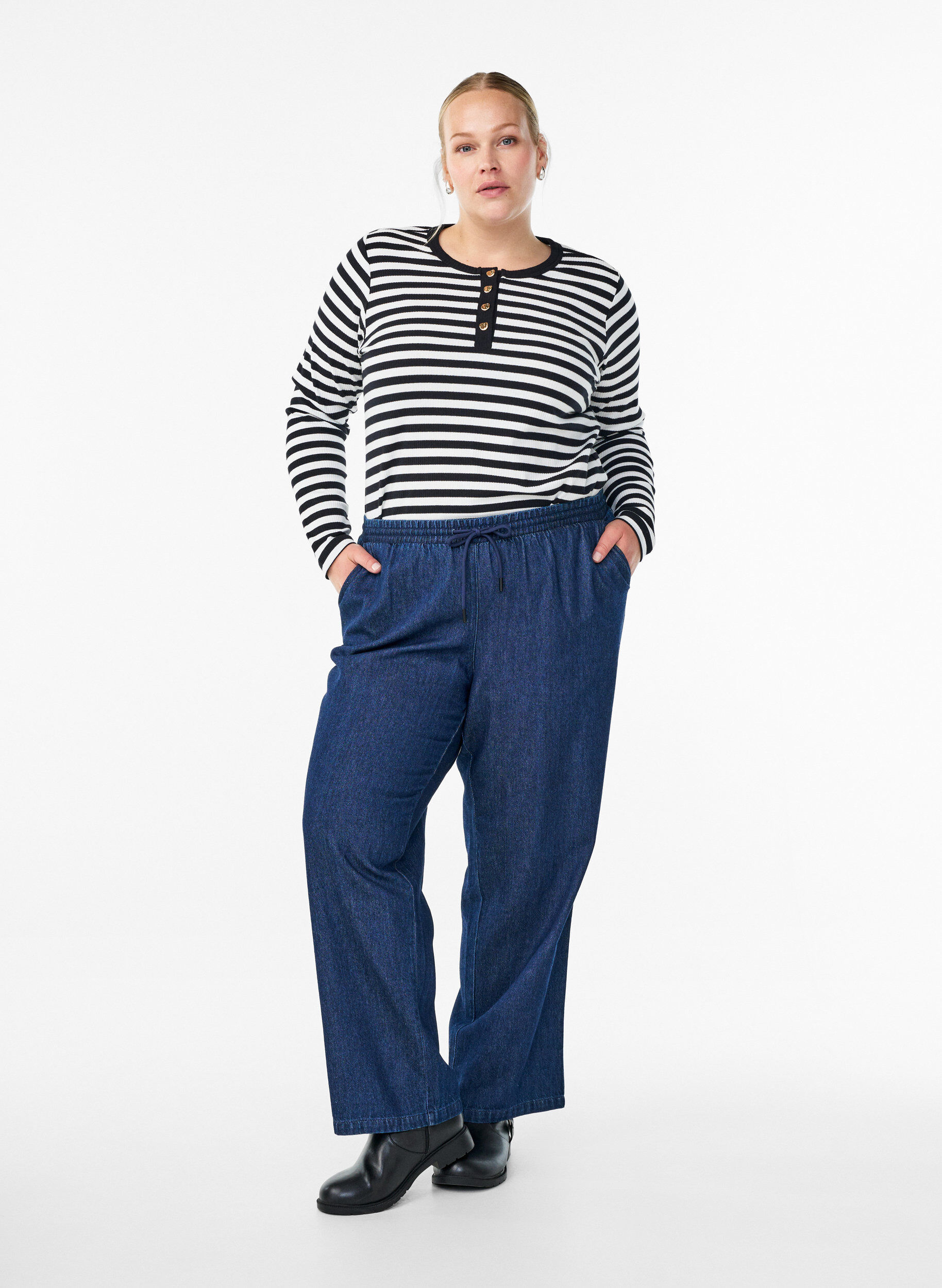 Zizzi Gestreepte jersey blouse met een geribde textuur, Zwart, Model image number 1