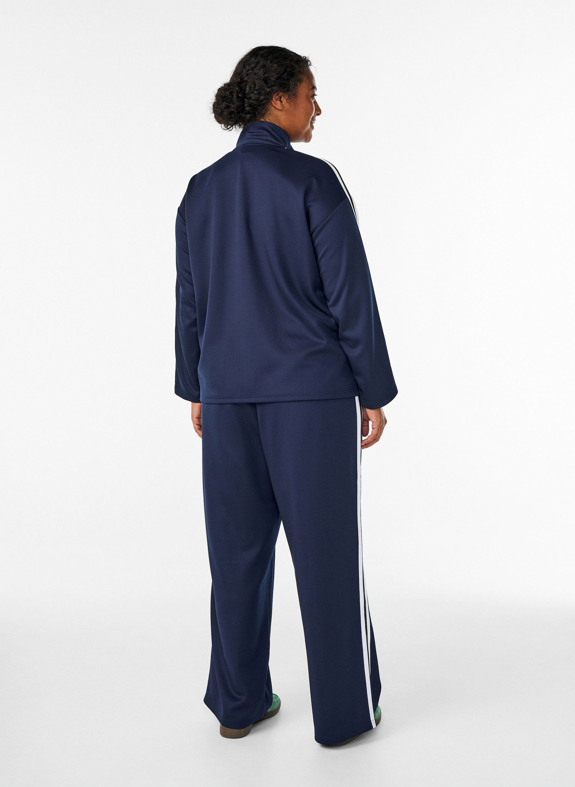 Zizzi Trackpants met hoge taille en sportieve strepen, Blauw, Model image number 1