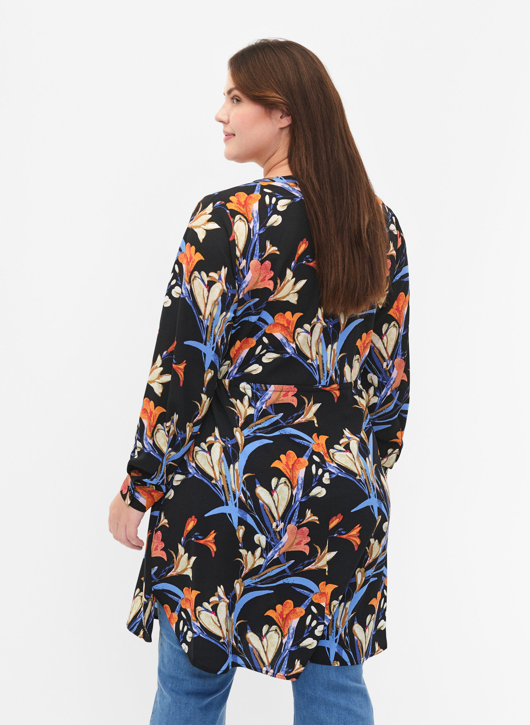 Zizzi Bedrukte jurk met koord in de taille, Black Flower AOP, Model image number 1