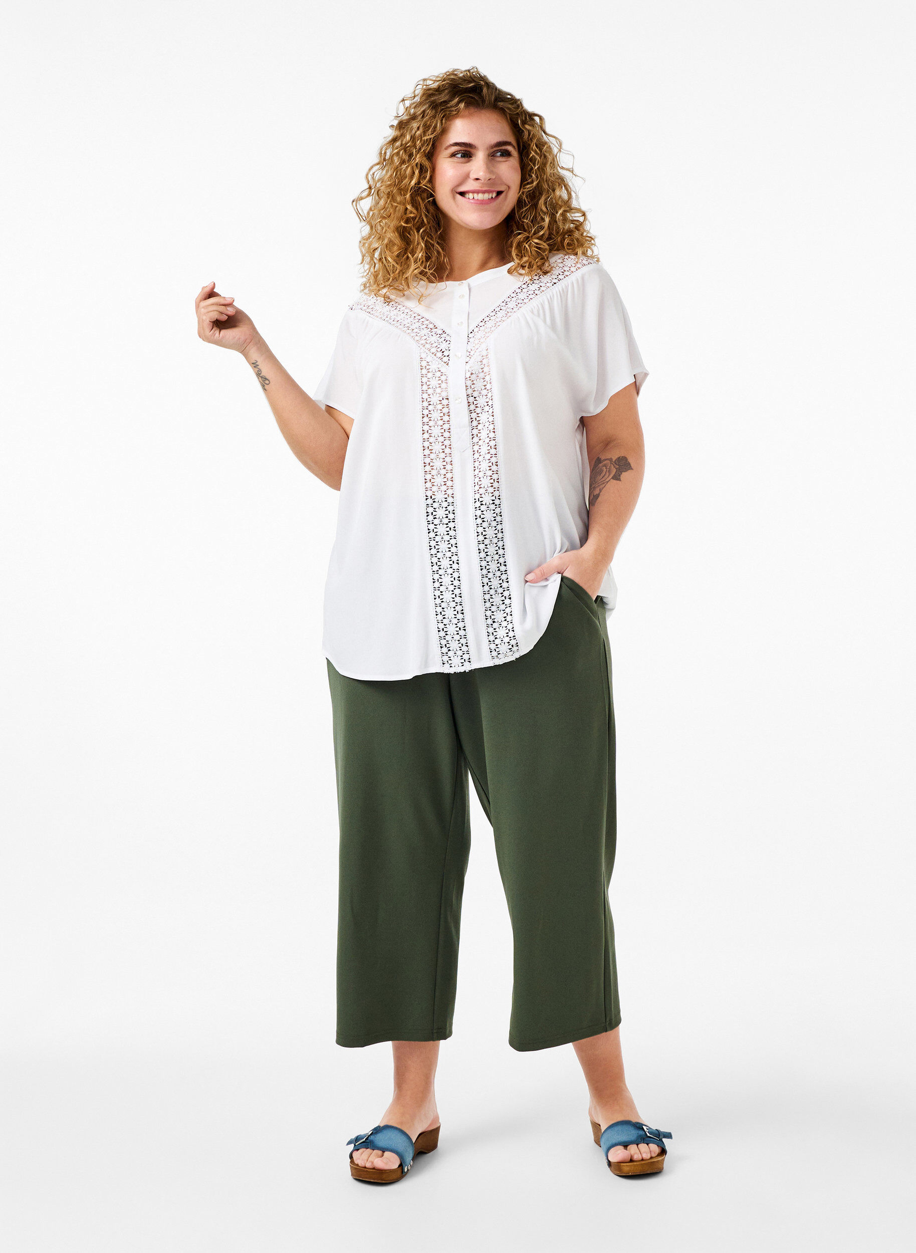 Zizzi Viscose blouse met kanten afwerking, Bright White, Model image number 2