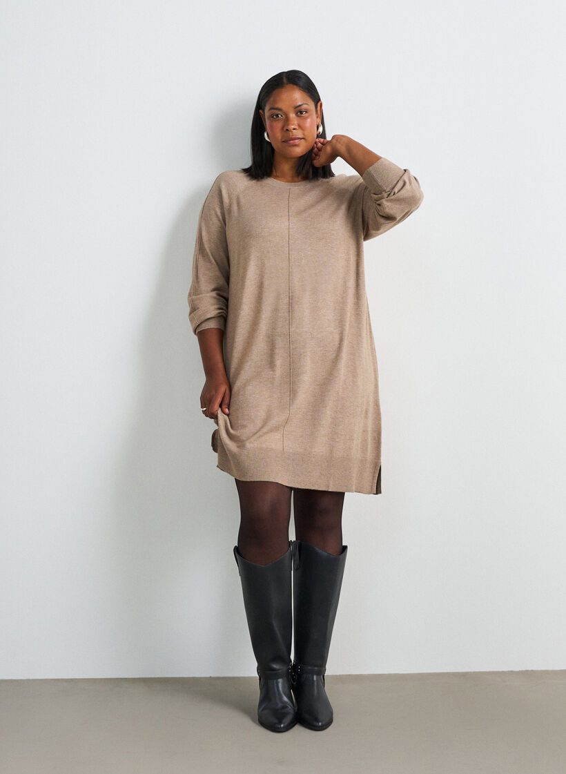 Korte gebreide jurk met raglanmouwen en een middennaad, Beige, Model image number 1