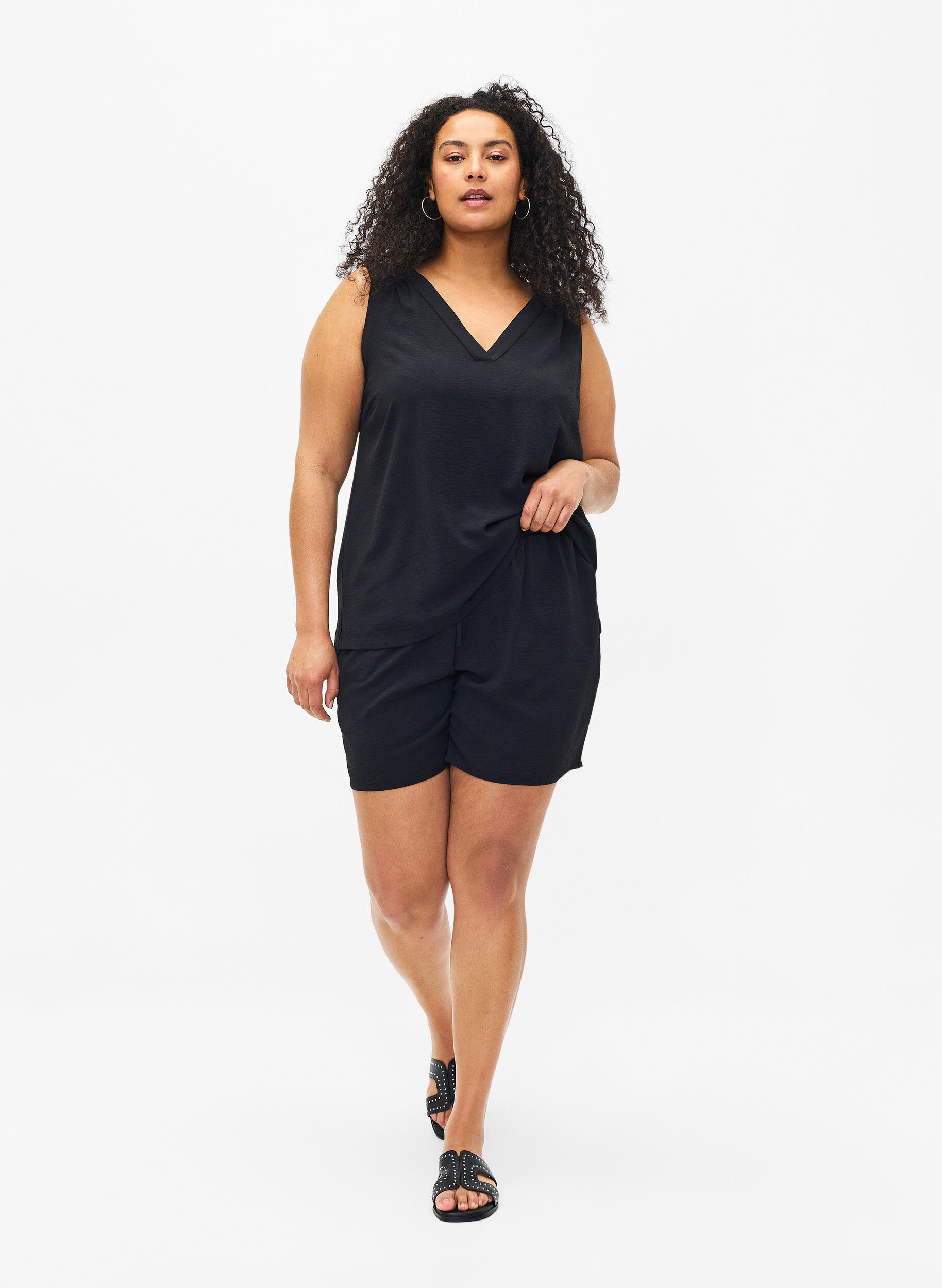 Zizzi Mouwloze top met kreukeffecten, Zwart, Model image number 1