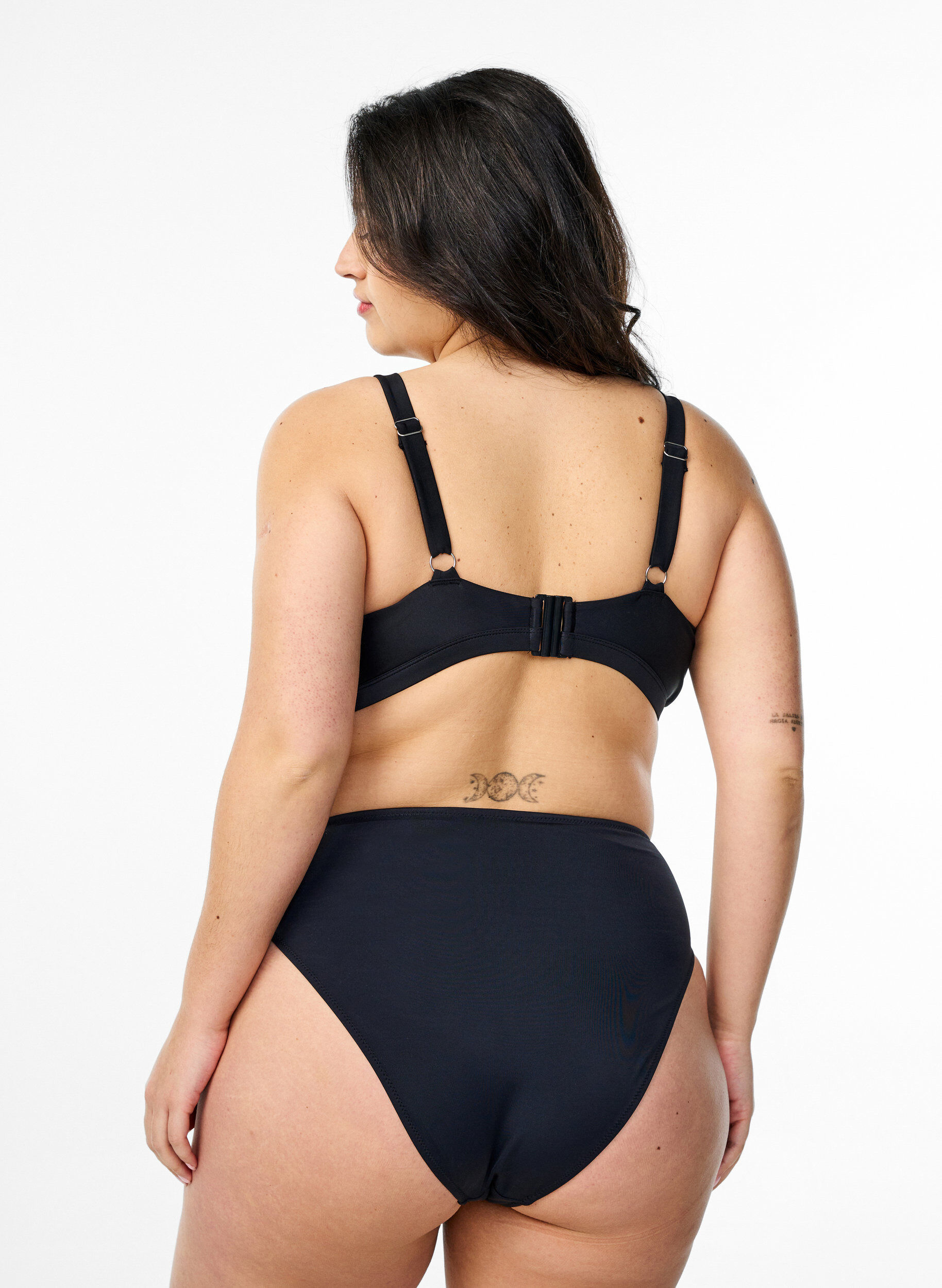 Zizzi Triangle bikinitop met wikkel detail, Zwart, Model image number 2