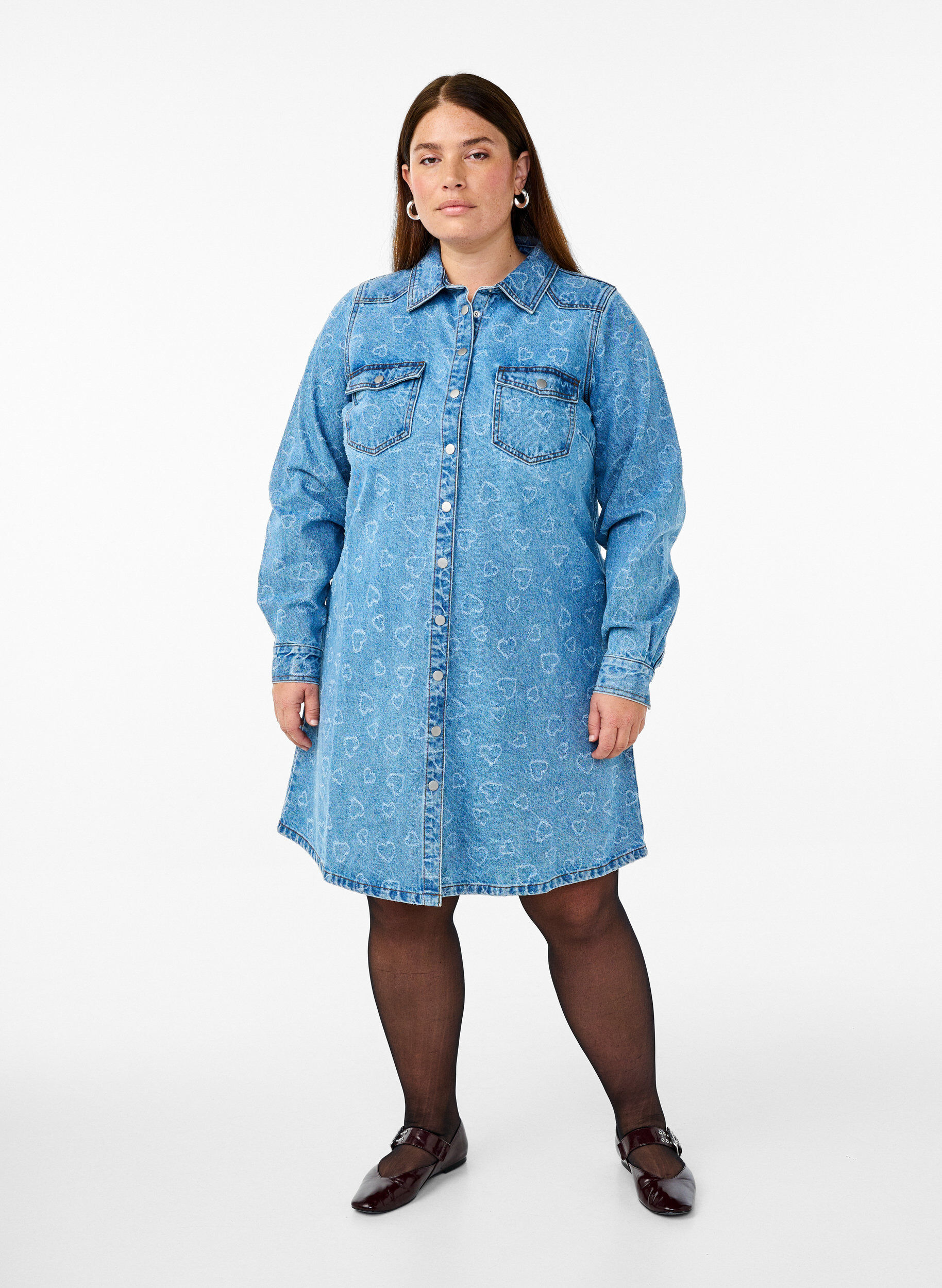 Zizzi Denim jurk met hartjespatroon, Blauw, Model image number 1