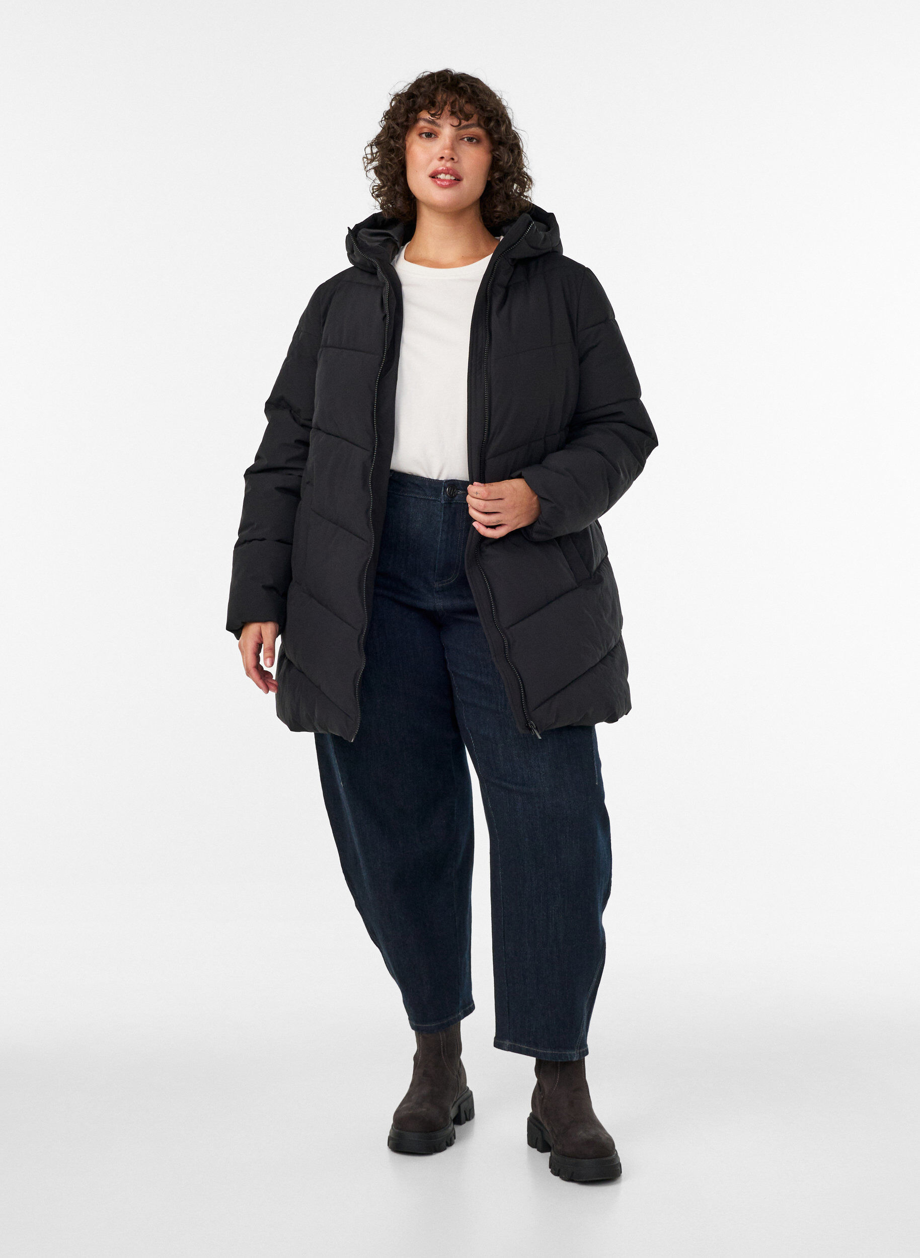 ZizziHalflange pufferjas met capuchon, Zwart, Model image number 1