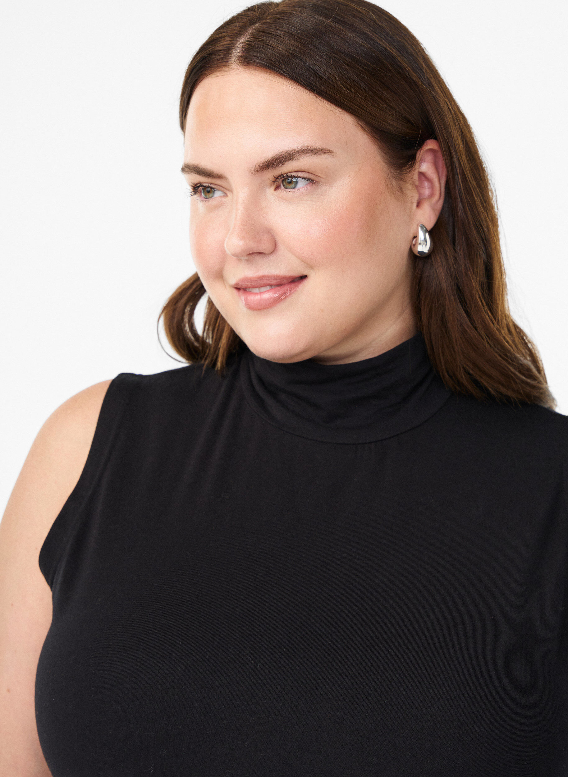 Zizzi Gecropte jersey top met een hoge col, Zwart, Model image number 2