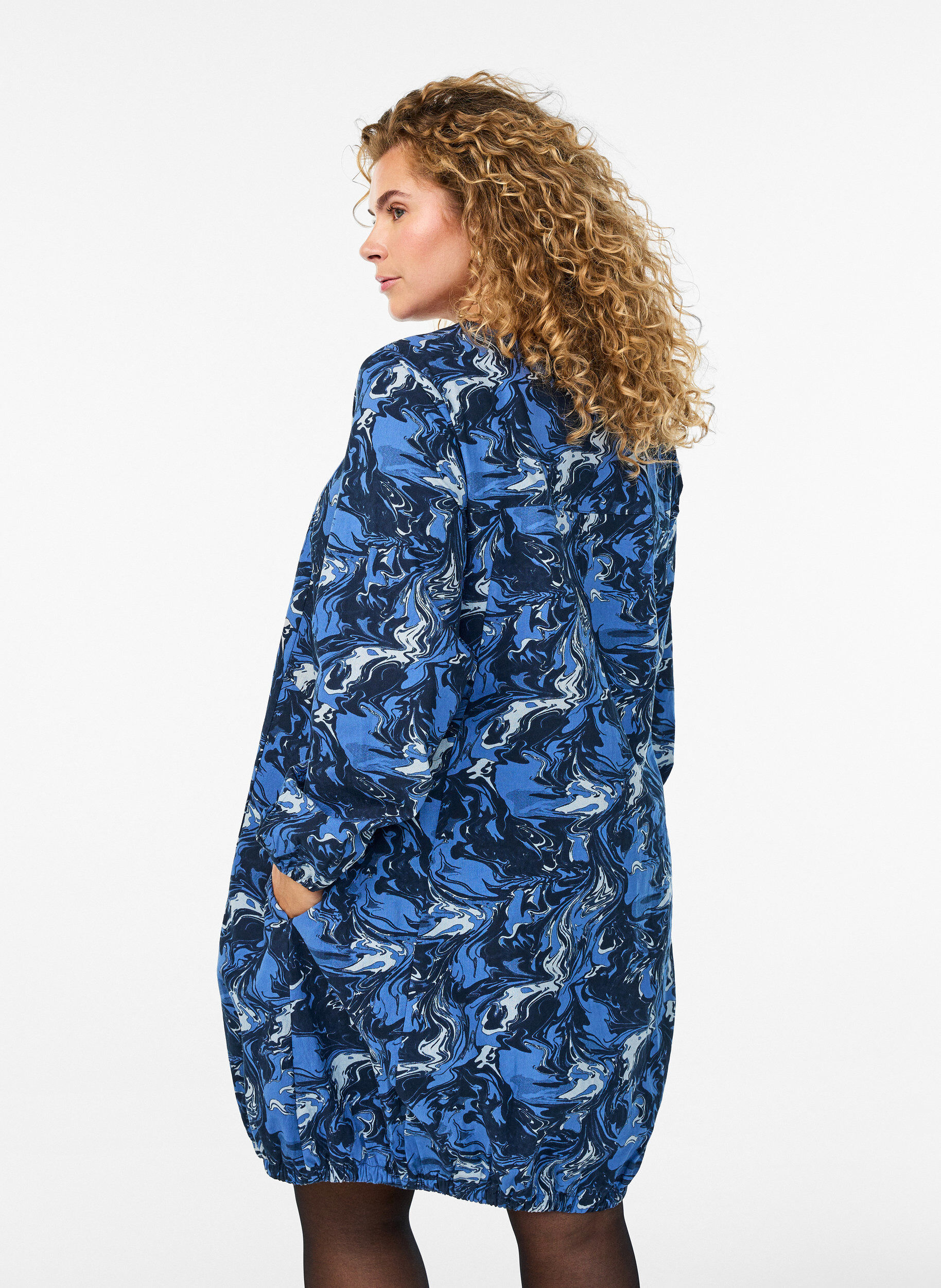 ZizziKorte katoenen jurk met een elastische zoom en lange mouwen, Blauw, Model image number 2