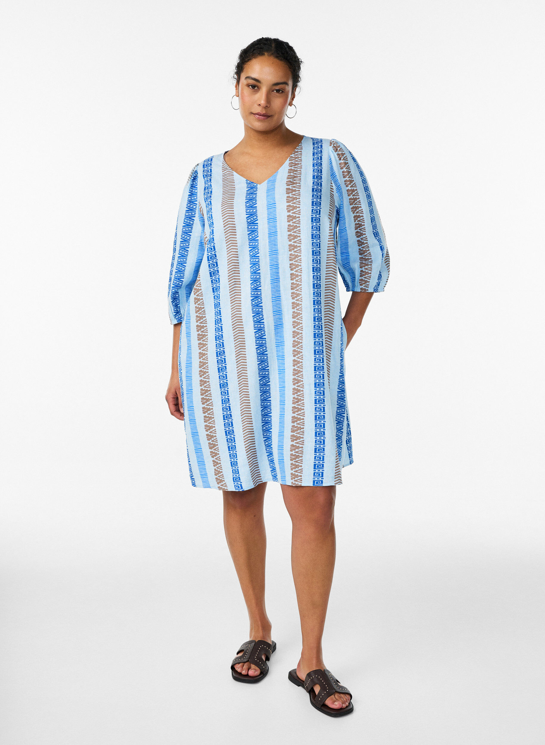 ZizziKorte jurk in linnen en viscose met 3/4 mouwen, Blauw, Model image number 1