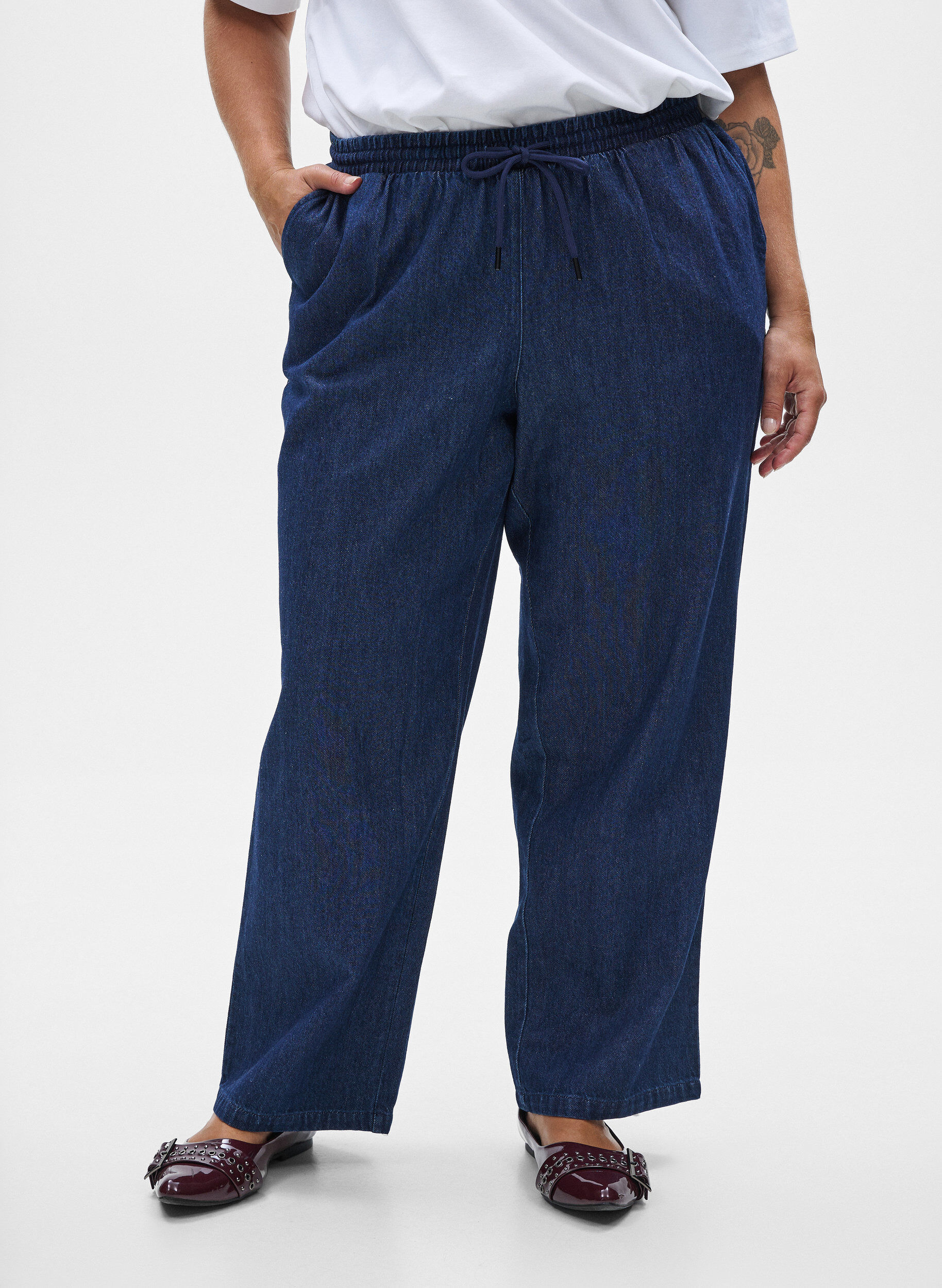 ZizziJeans met rechte pasvorm en elastische taille, Blauw, Model image number 2