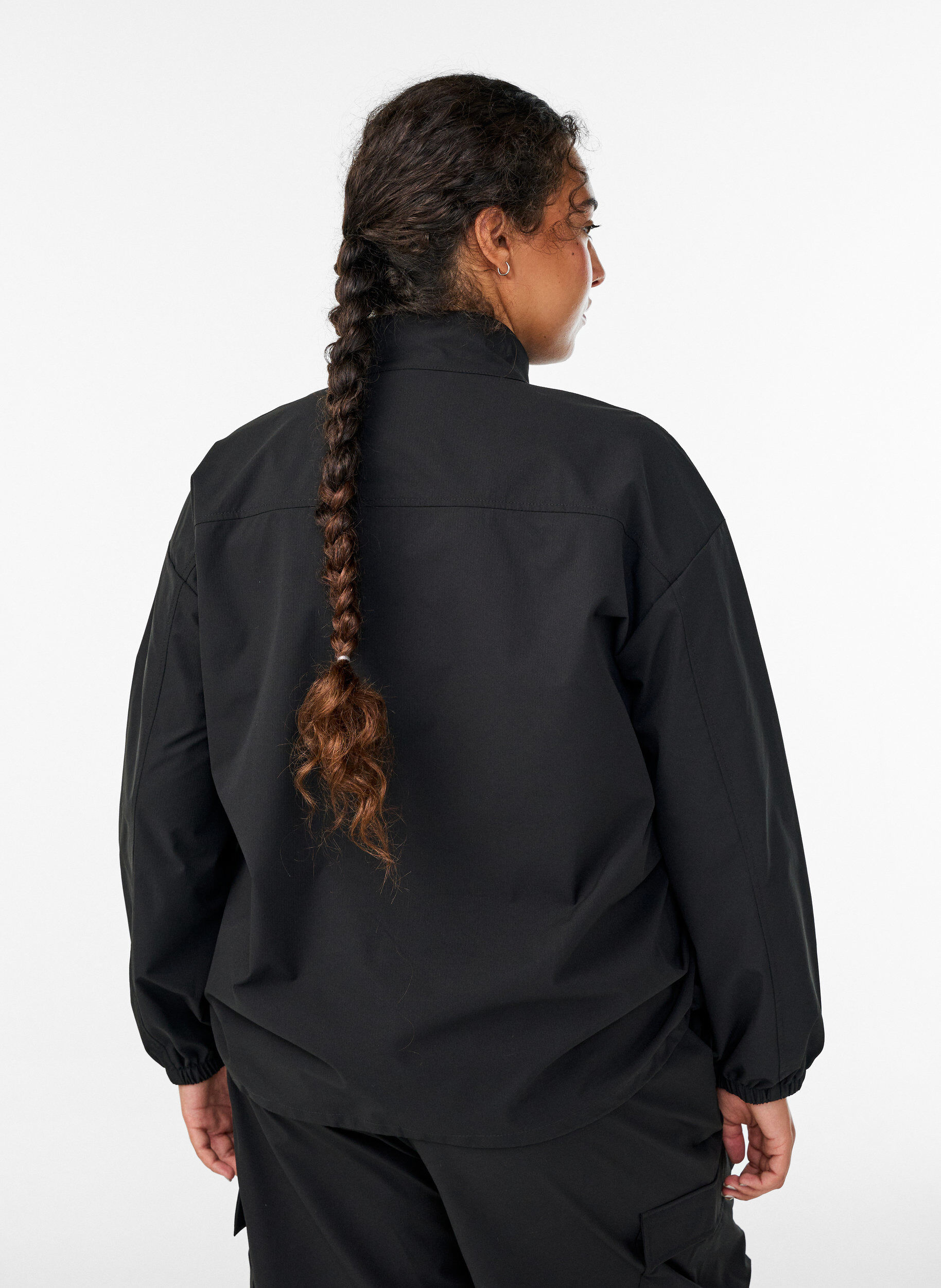Zizzi Sportieve anorak met reflecterende details en zakken, Zwart, Model image number 2