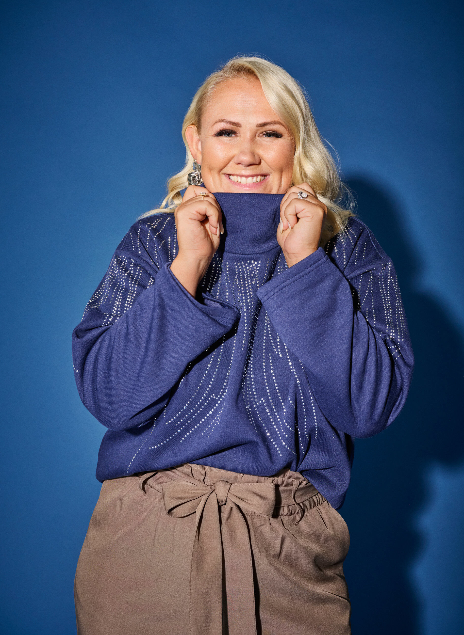 Zizzi Sweatshirt met een hoge hals en strass-steentjes, Naval Academy, Image image number 0