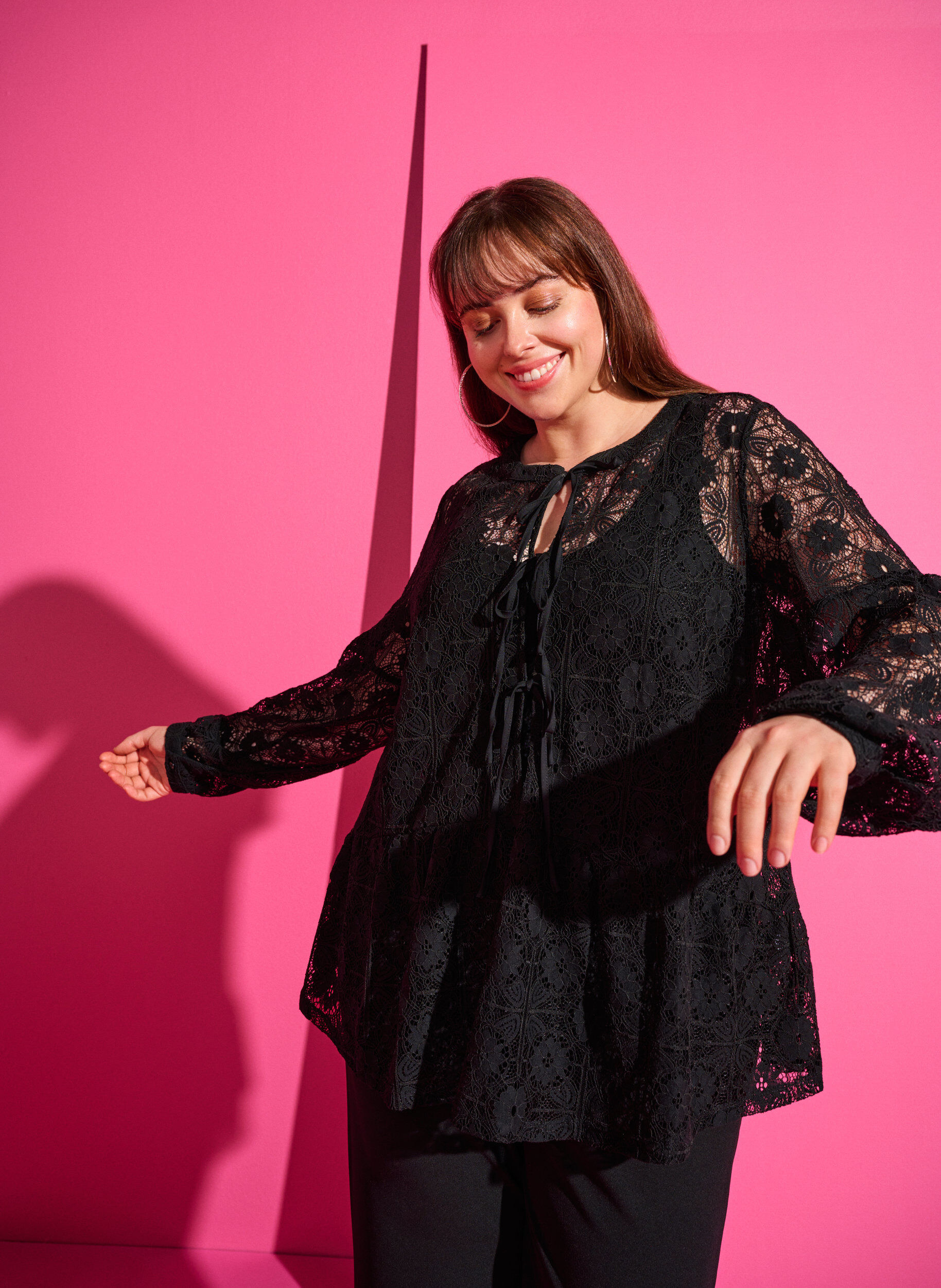 Zizzi Kanten blouse met strikdetail, Black, Image image number 0