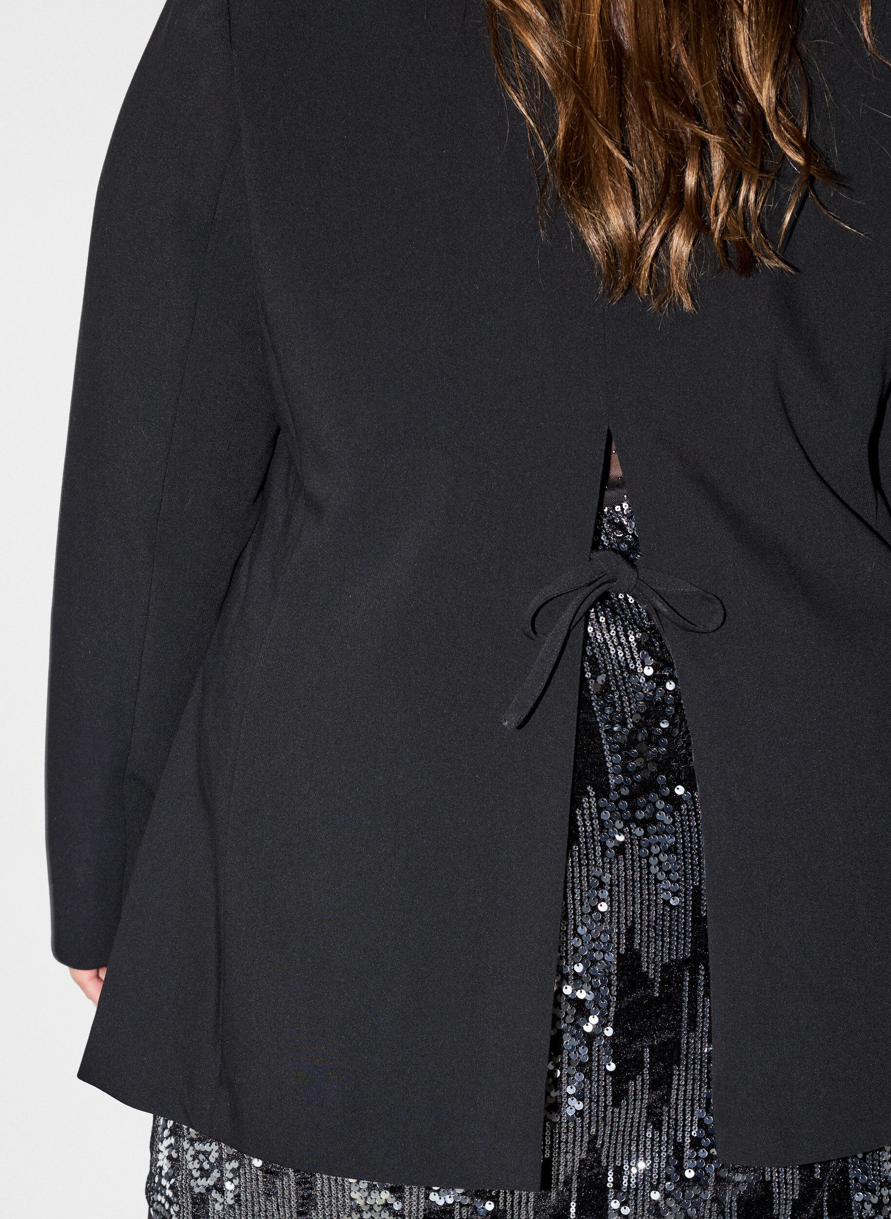 ZizziBlazer met split aan de achterkant en strikdetail, Zwart, Model image number 4