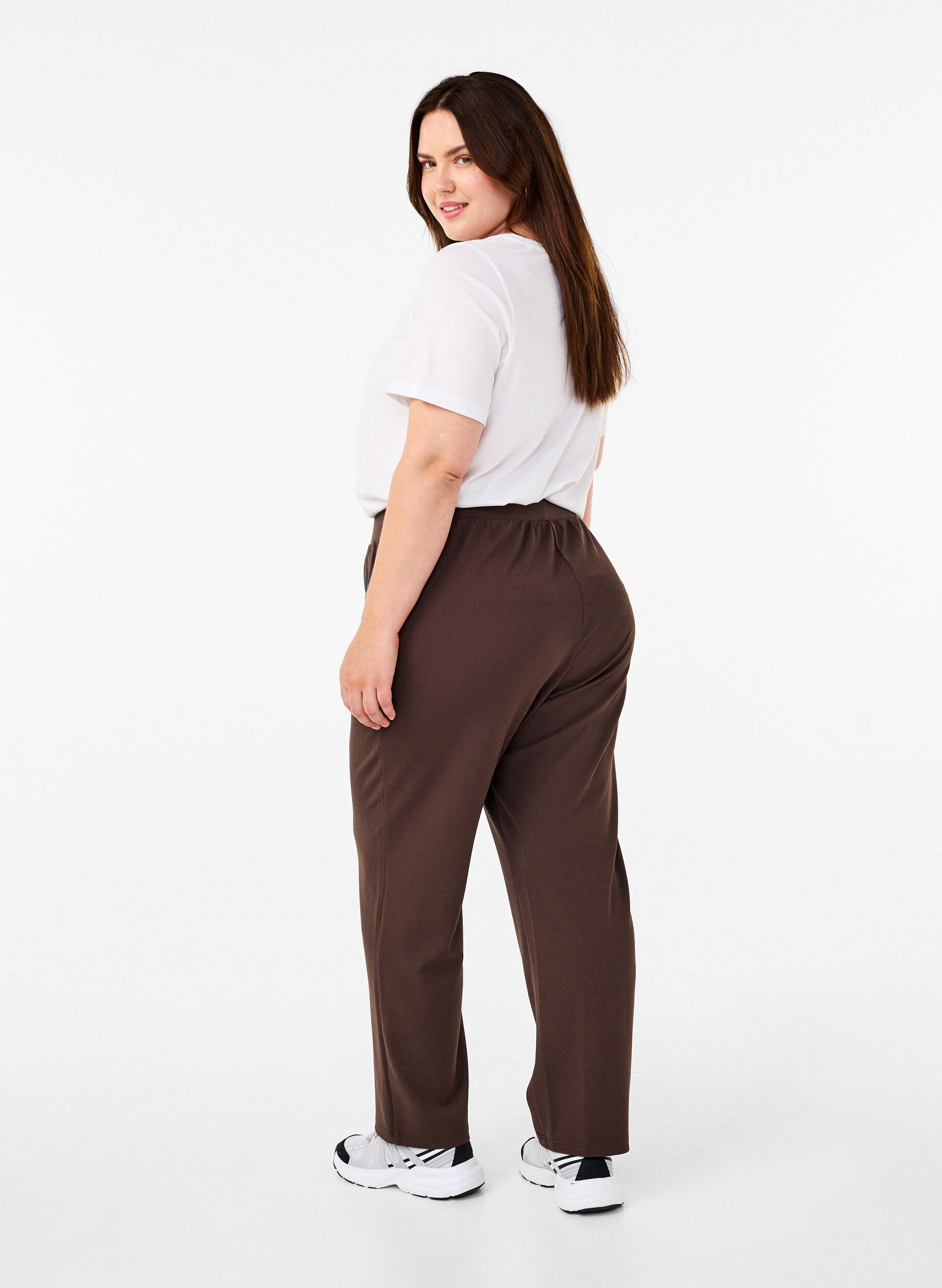 Zizzi FLASH - Broek met rechte pasvorm, Bruin, Model image number 1