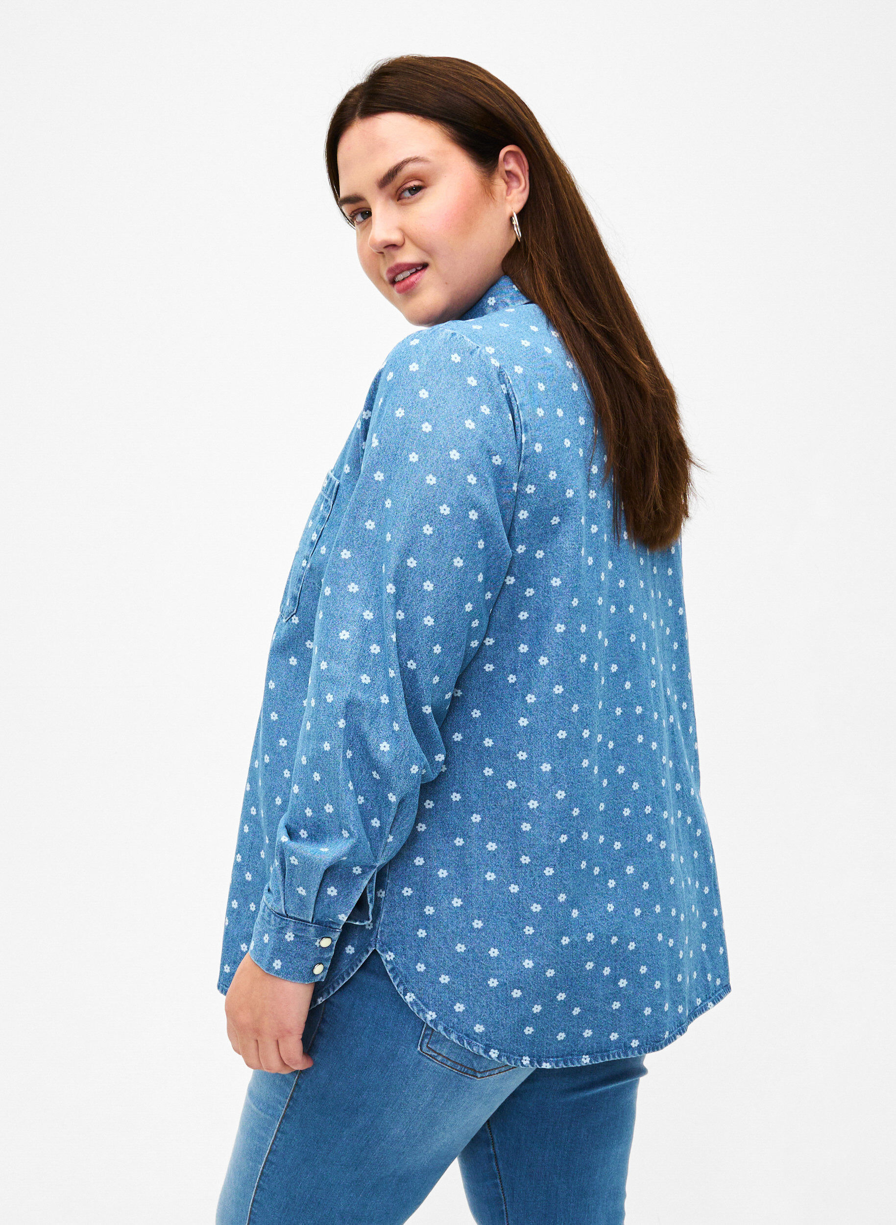 Zizzi Gebloemd denim overhemd met borstzak, Light Blue w.Flowers, Model image number 1