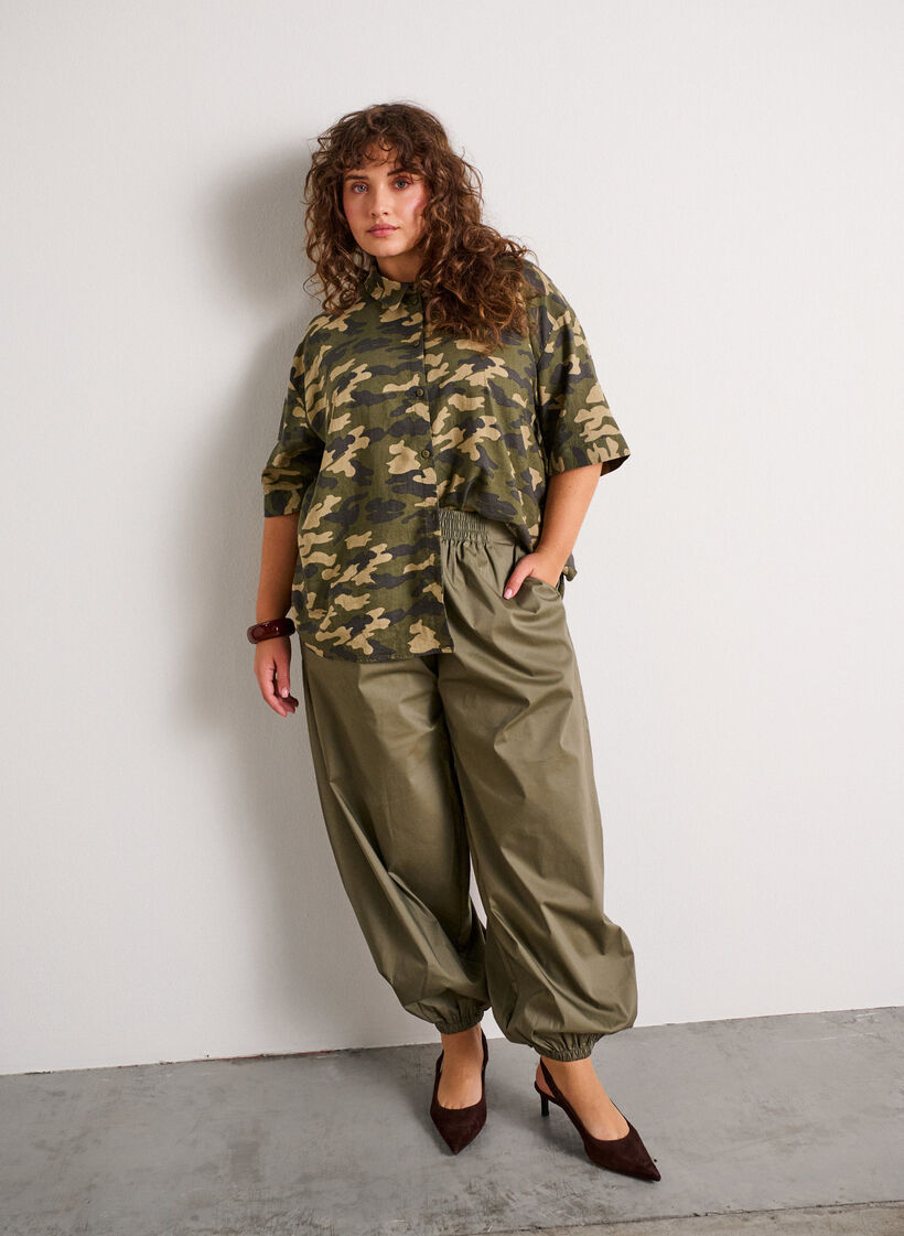 Ballonbroek met zakken en een elastische tailleband, Groen, Model image number 0