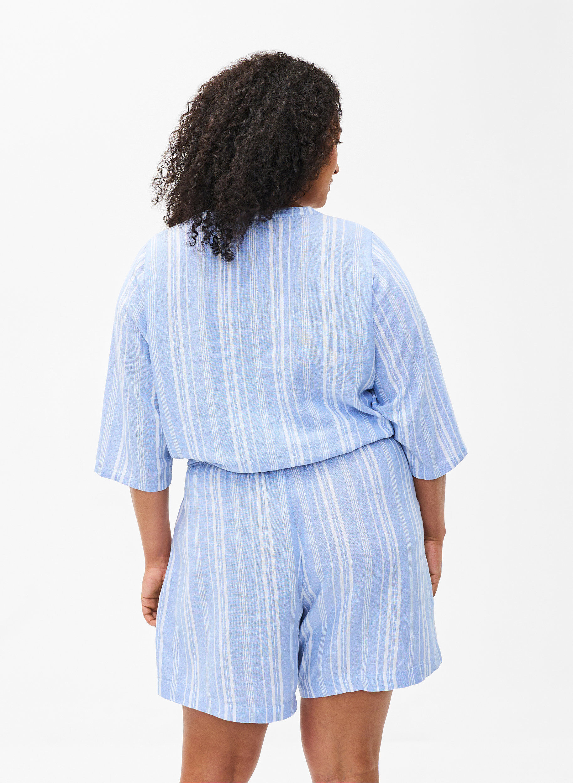 Zizzi Gestreepte korte broek van linnen en viscose, Blauw, Model image number 2