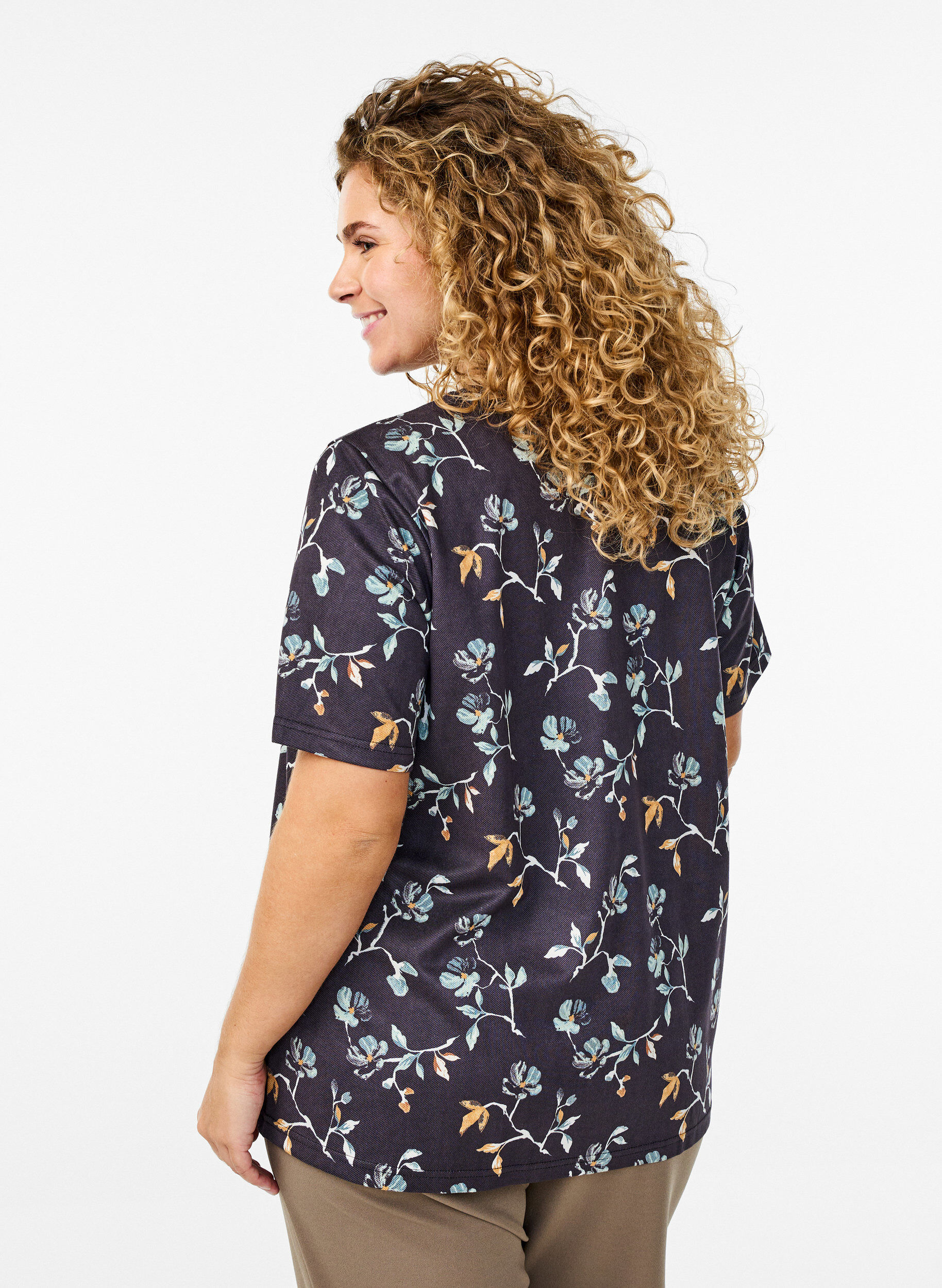 Zizzi FLASH - T-shirt met bloemenprint, Zwart, Model image number 2