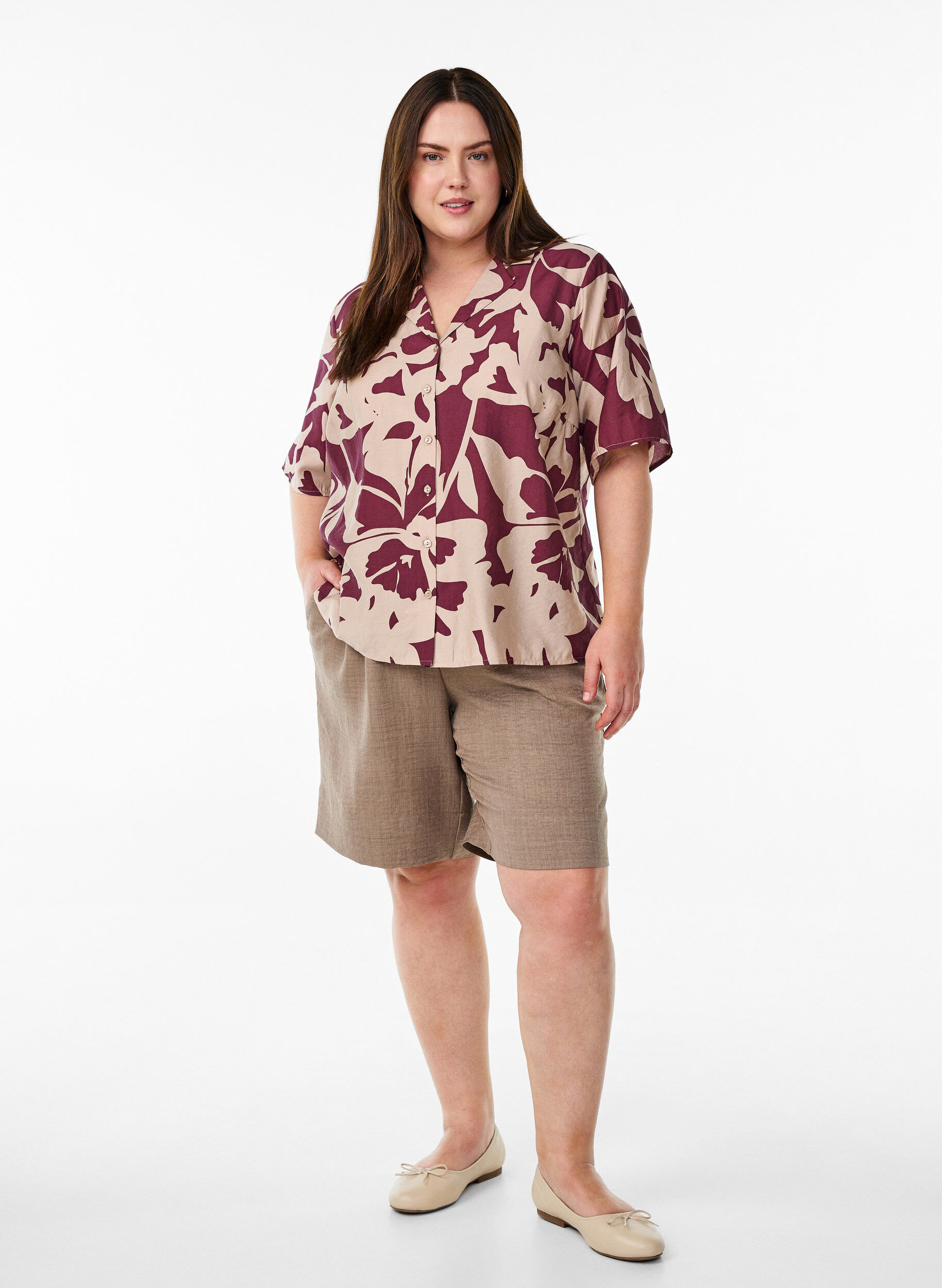 Zizzi Shirt blouse met print en V-hals, Rood, Model image number 1