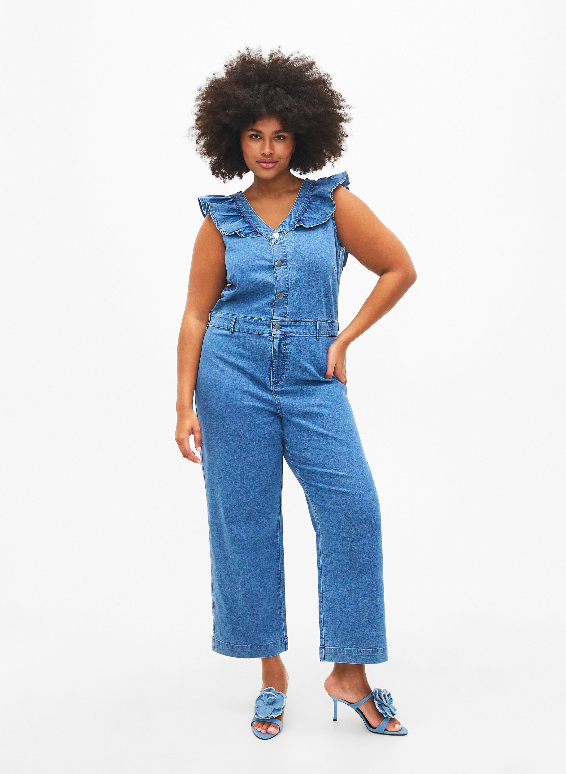 Zizzi Denim jumpsuit met ruches, Light Blue Denim, Model image number 0