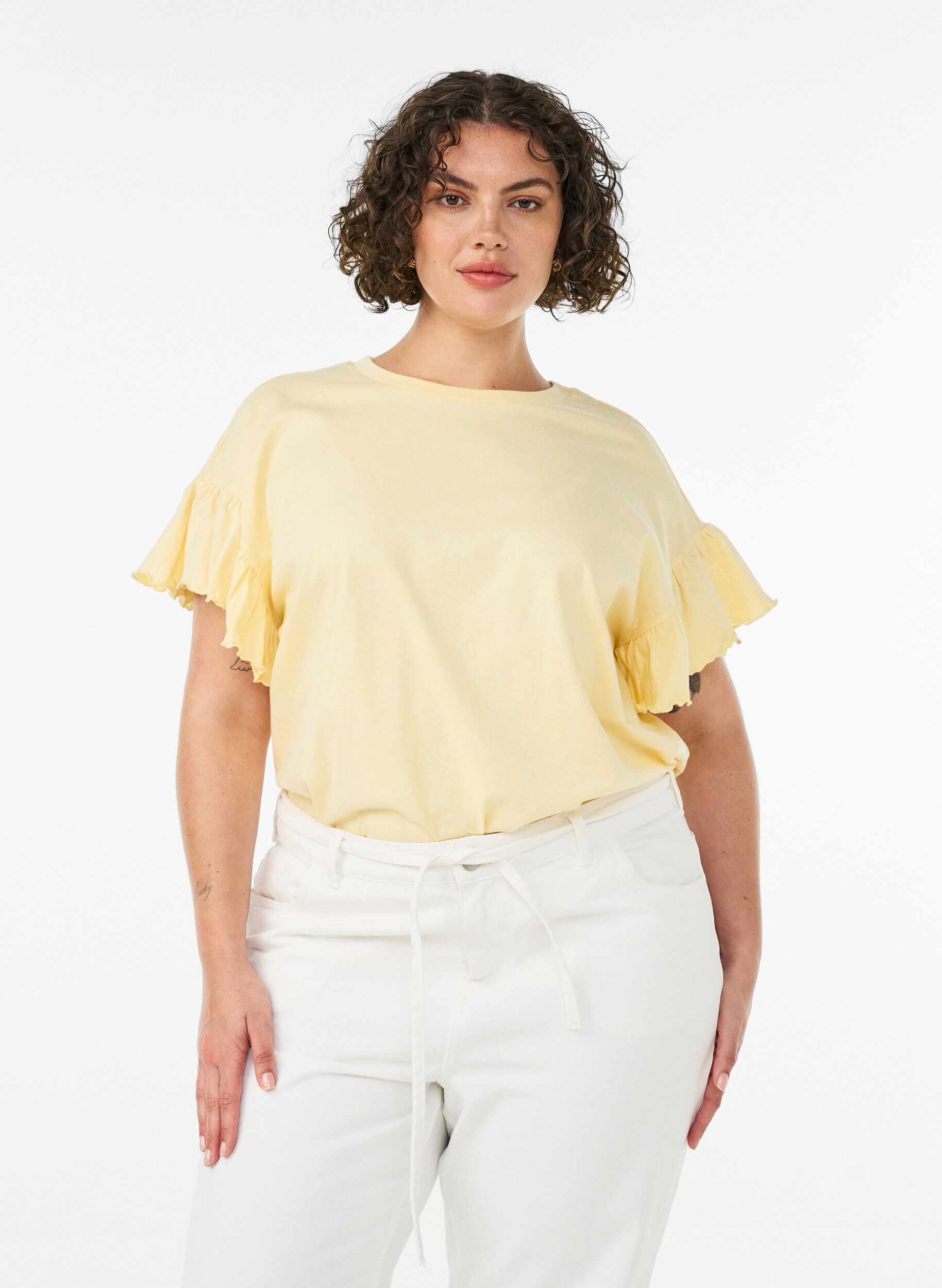 T-shirt van biologisch katoen met ruches mouwen, Geel, Model