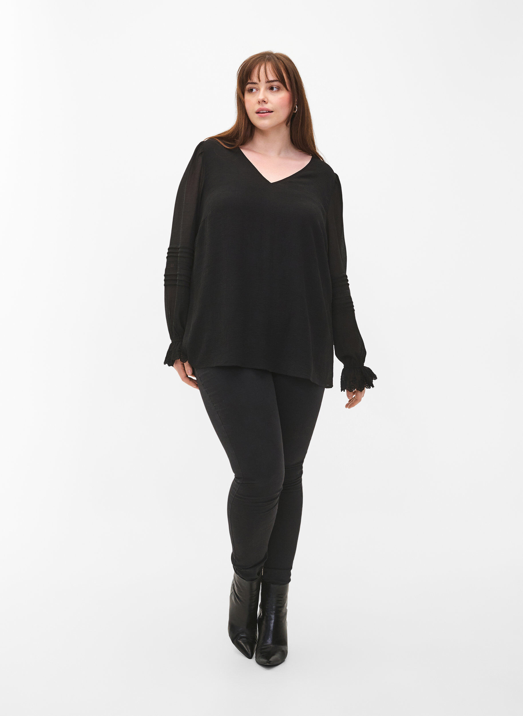 Zizzi Blouse met V-hals en ruches aan de mouwen, Black, Model image number 3