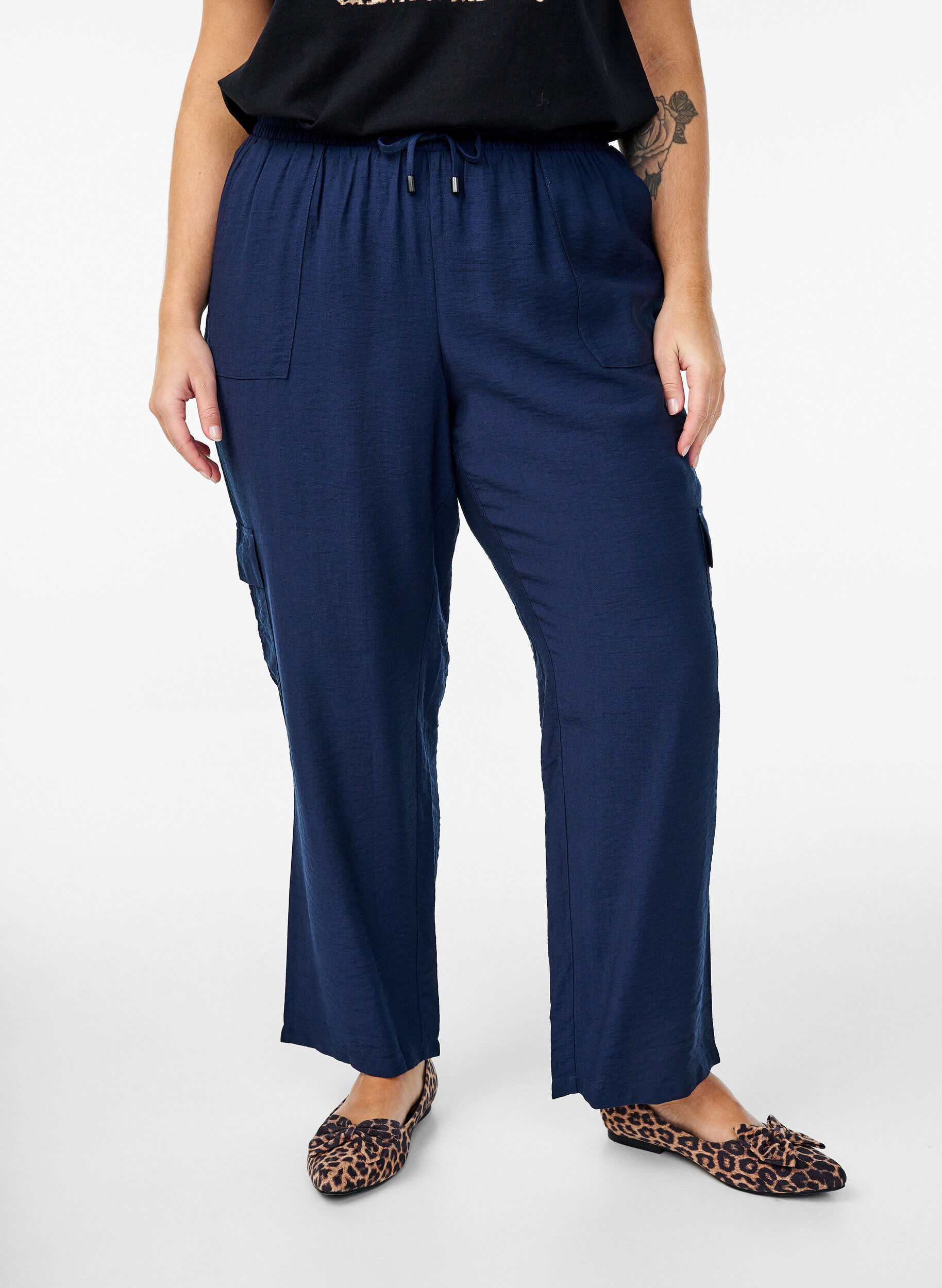 Zizzi Cargo broek met hoge taille, Blauw, Model image number 2