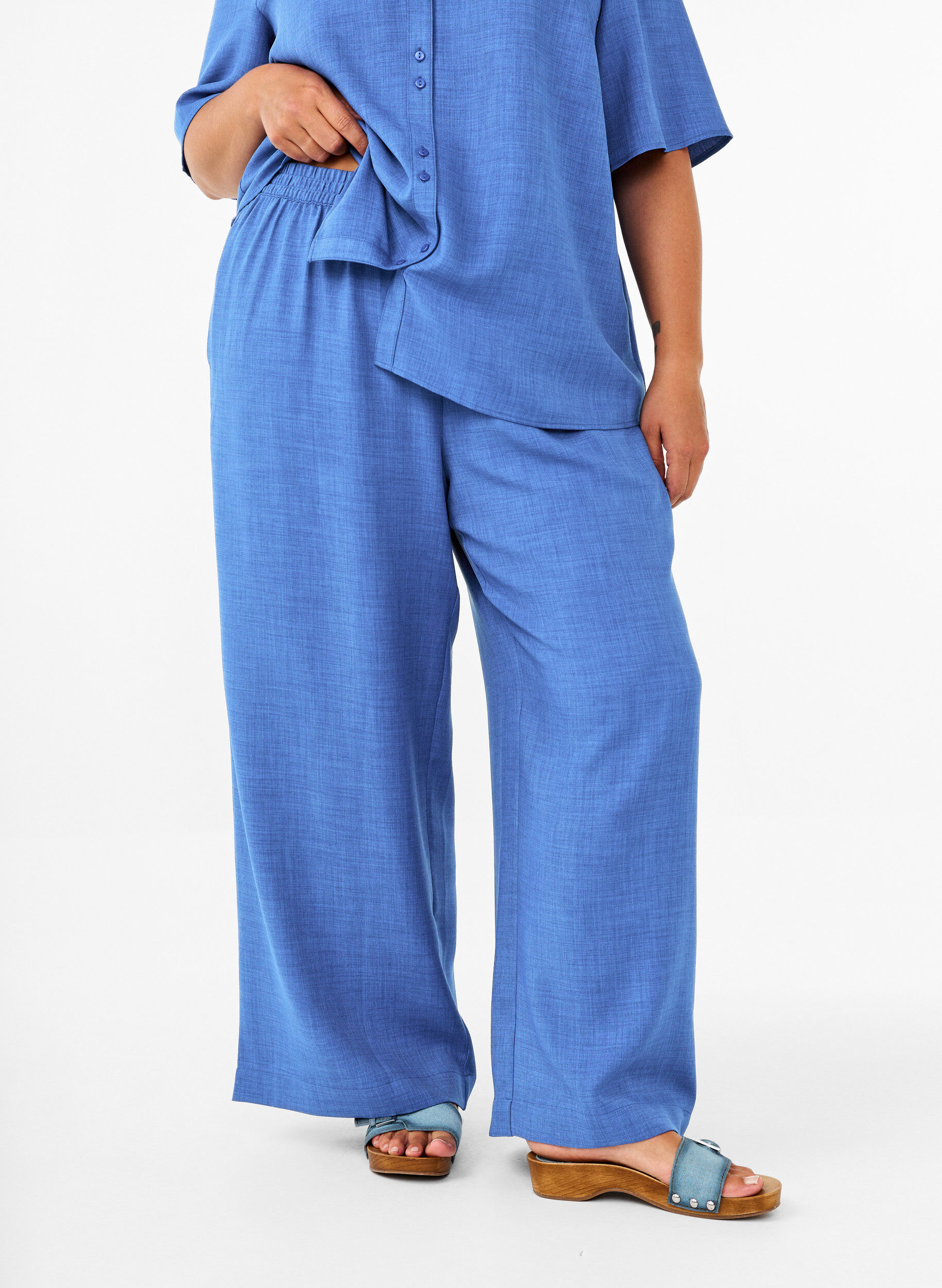 ZizziLosse broek met elastische tailleband en zakken, Blauw, Model image number 2