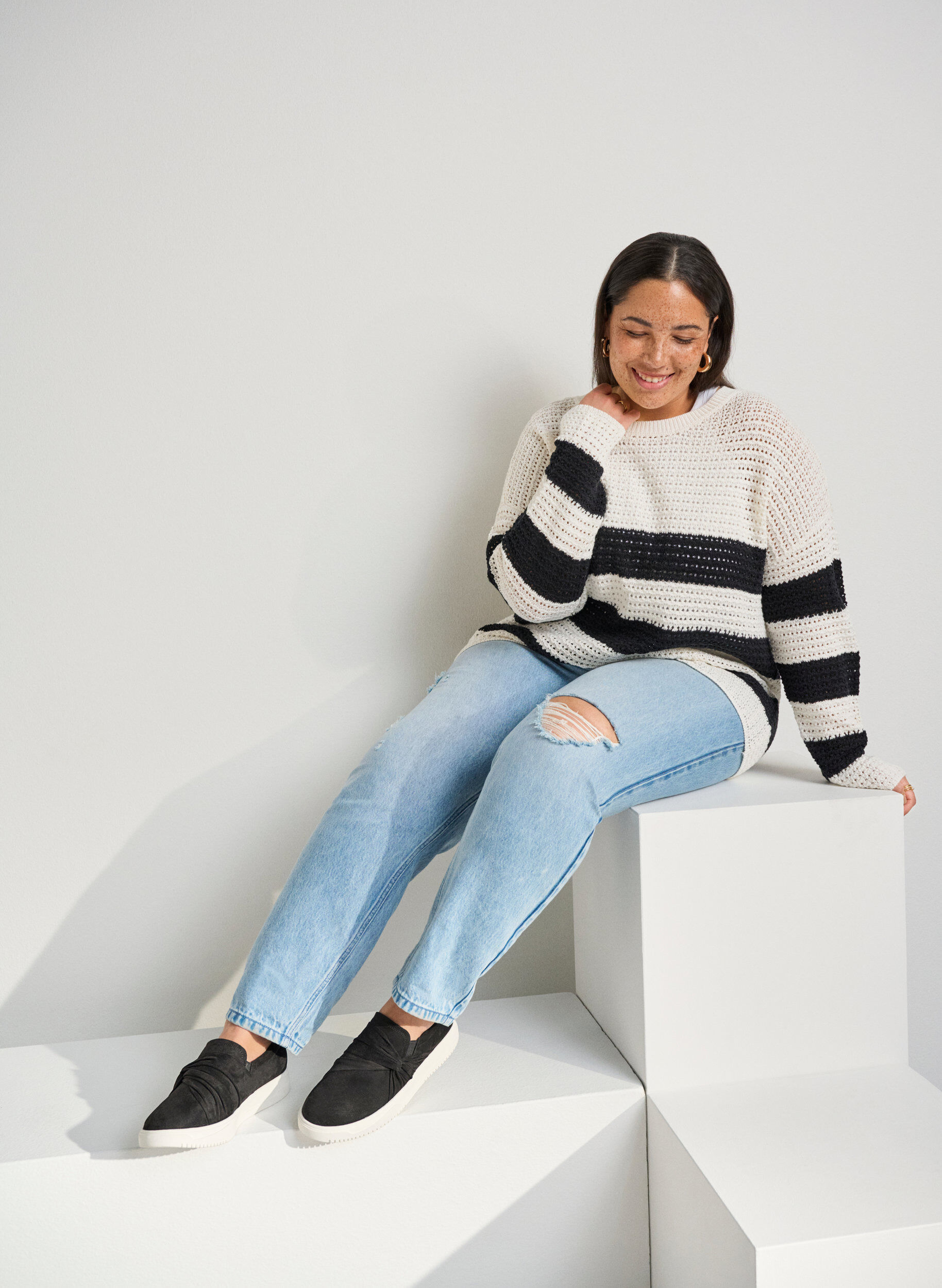 Zizzi Brede slip-on-pasvorm met knoopdetail, Zwart, Image image number 0