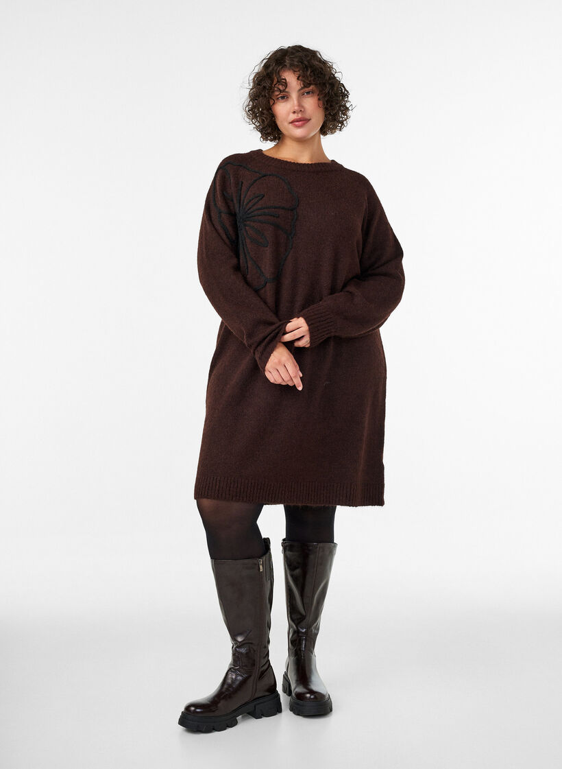 Jumper jurk met grote bloem applicatie, Bruin, Model image number 3