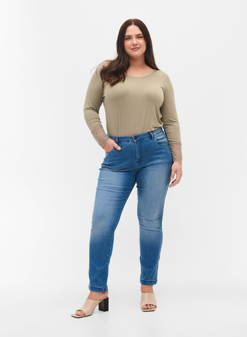 Slim-fit Emily jeans met normale taille, Light blue, Model