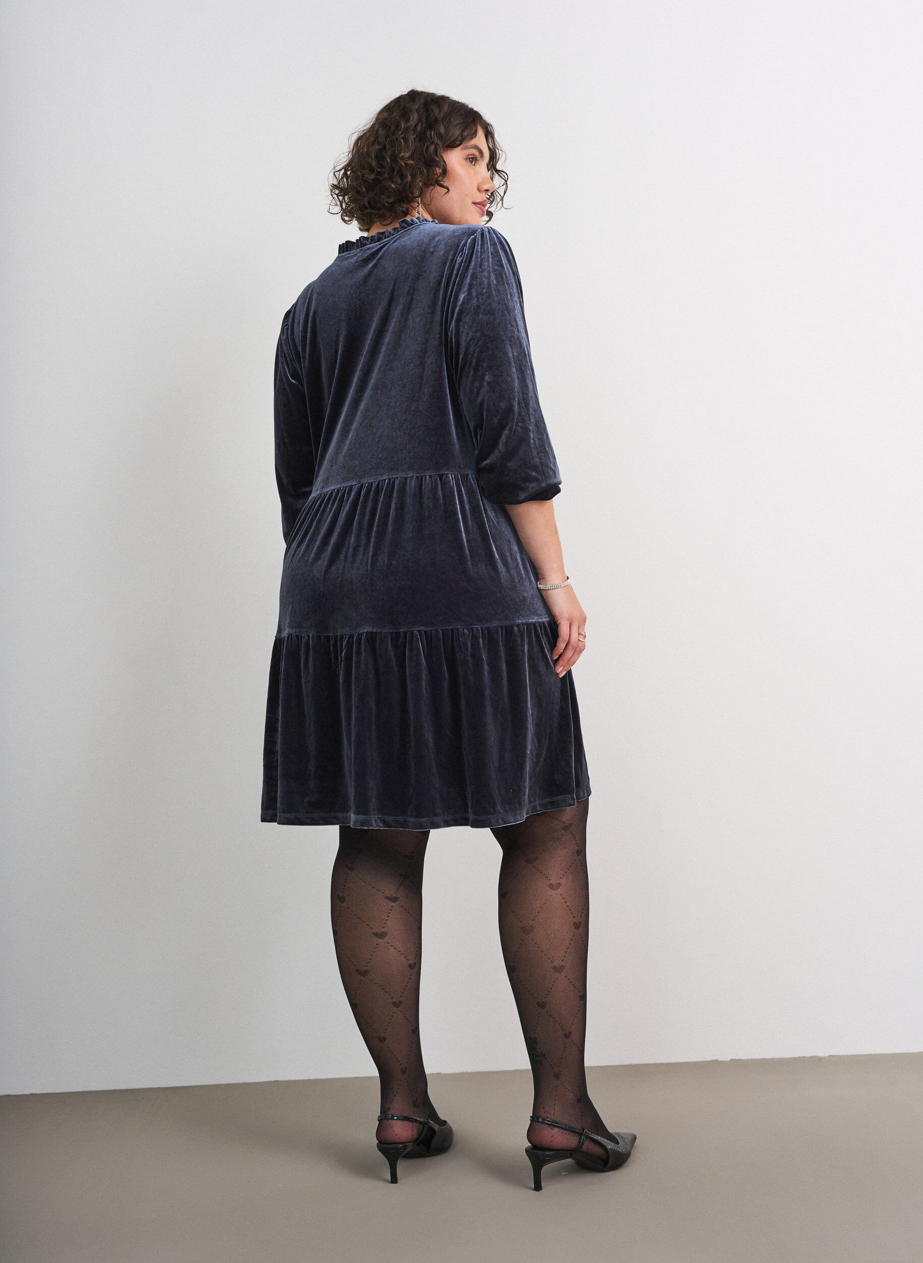 ZizziVeloursjurk met lange mouwen en een ruchekraag, Blauw, Model image number 2