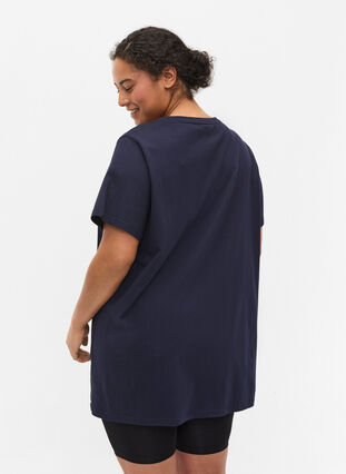 Oversized pyjama t-shirt met biologisch katoen, Night Sky Text, Model image number 1