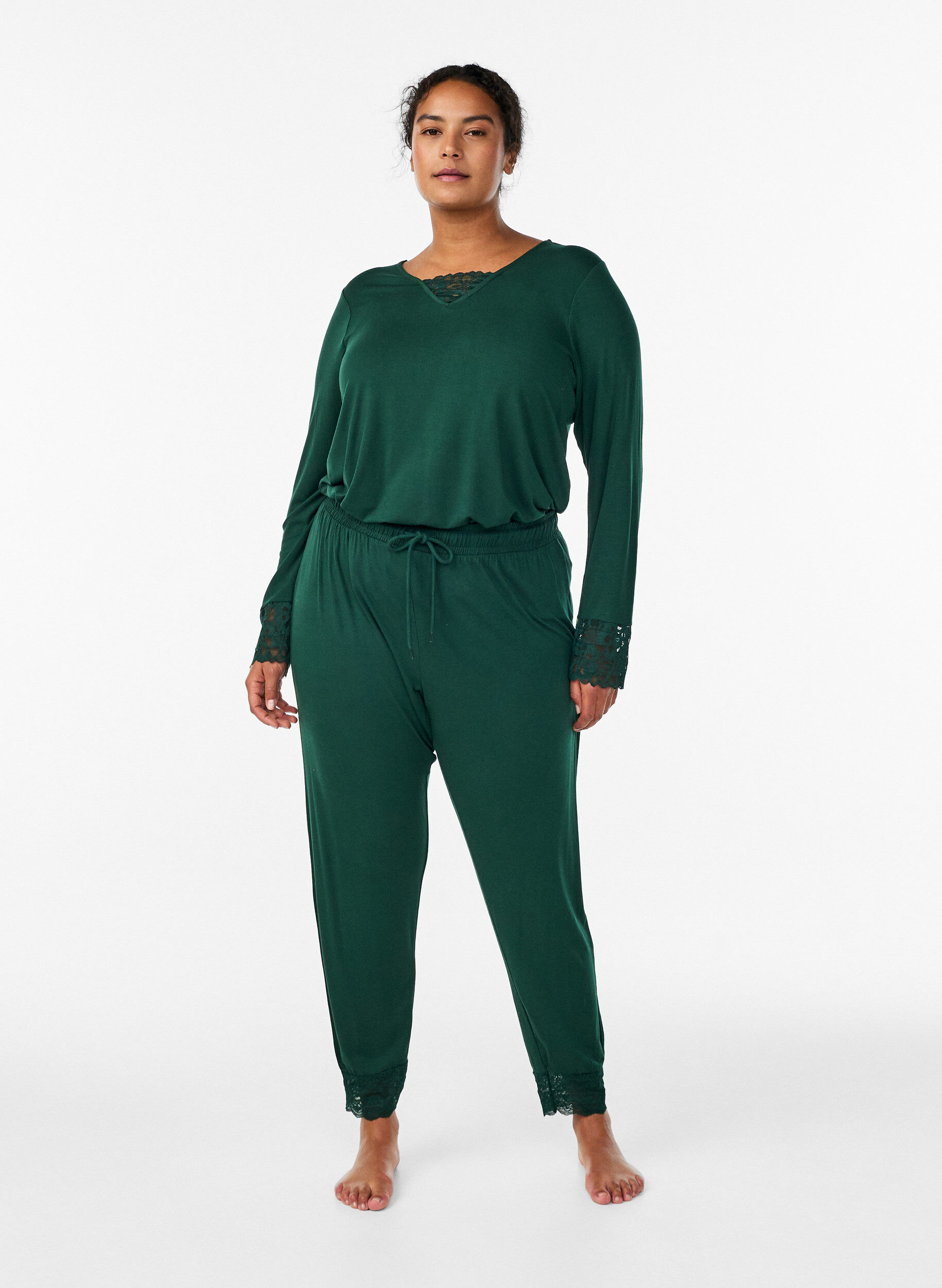 Zizzi Pyjamashirt met lange mouwen en kantdetails, Groen, Model image number 1