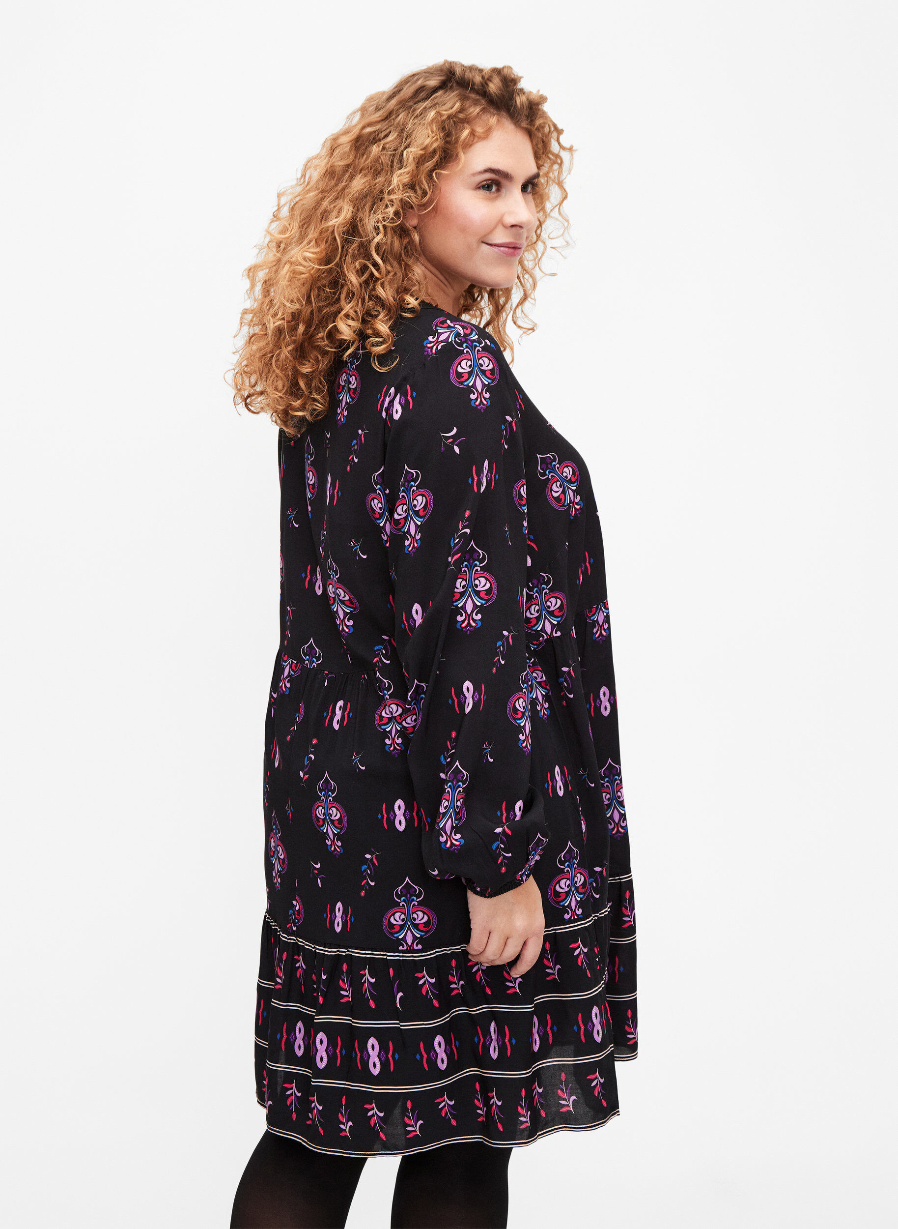 Zizzi Viscose jurk met lange mouwen en print, Black Pink AOP, Model image number 1