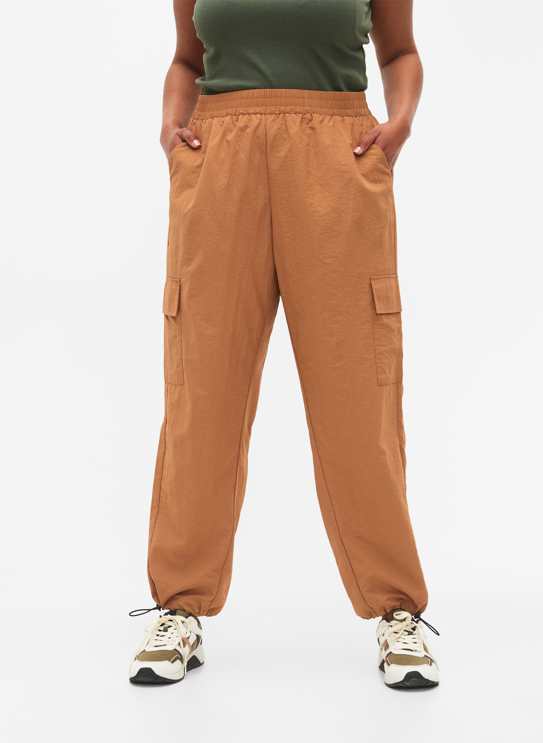 Zizzi Cargo broek met aanpasbare elastische trekkoord, Sand, Model image number 2