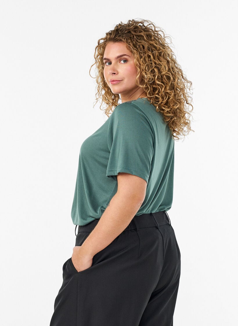 Blouse met kanten inzetstuk en ballonmouwen, Groen, Model image number 2