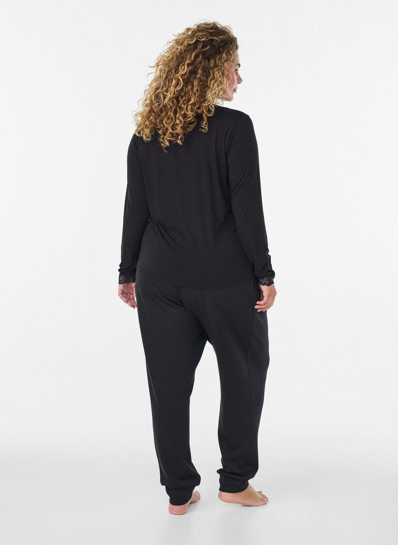 Viscose blouse met kanten afwerking en V-hals, Zwart, Model image number 2