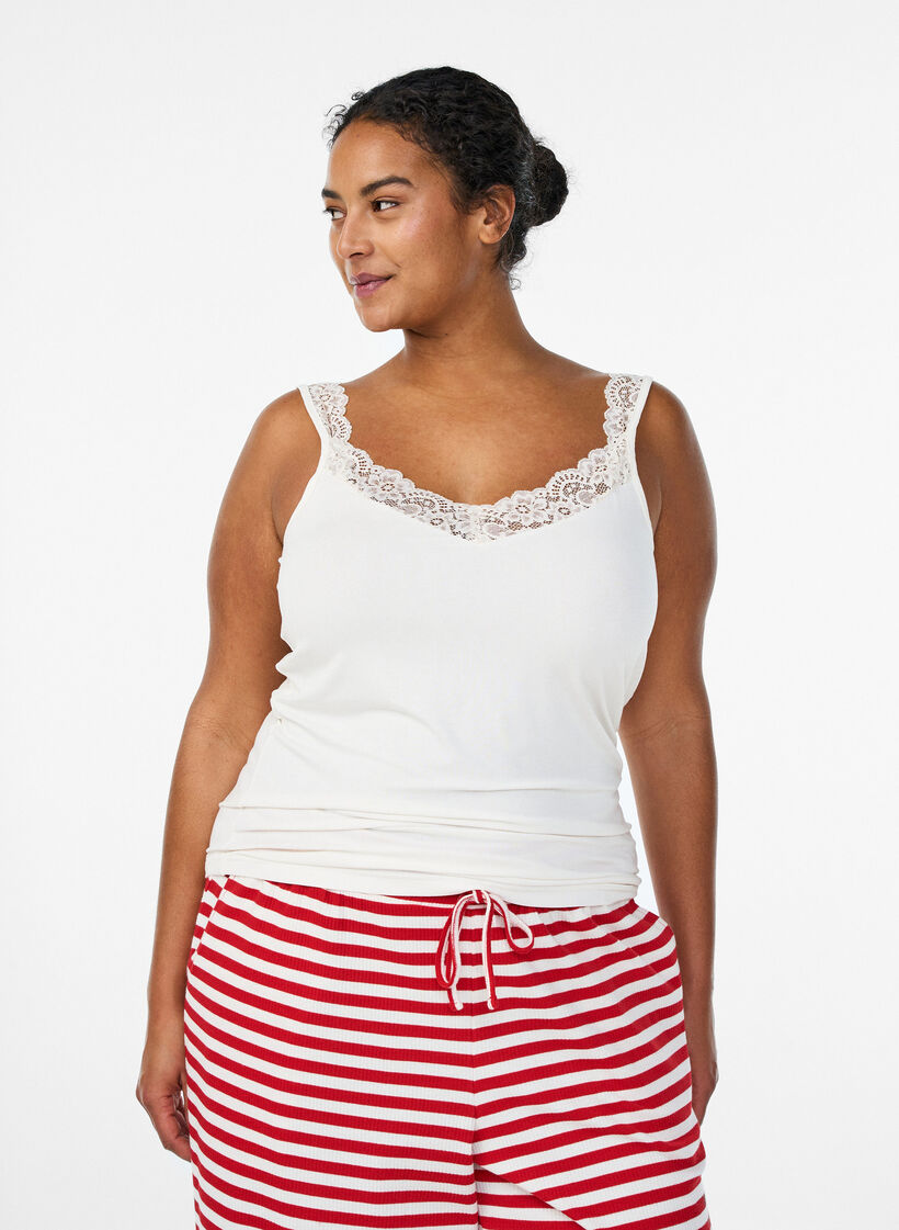 Top van viscose met kanten rand, Vanille, Model image number 0