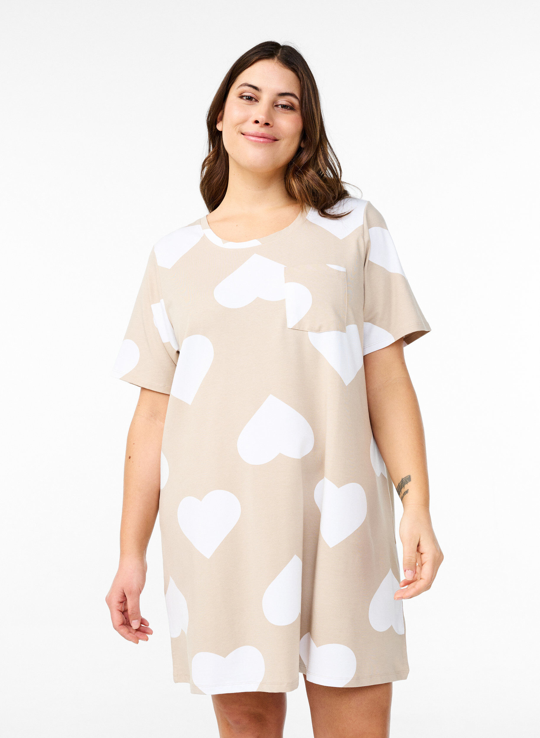 Zizzi Lange nacht T-shirt in een modalmix met hartjes, Beige, Model image number 0