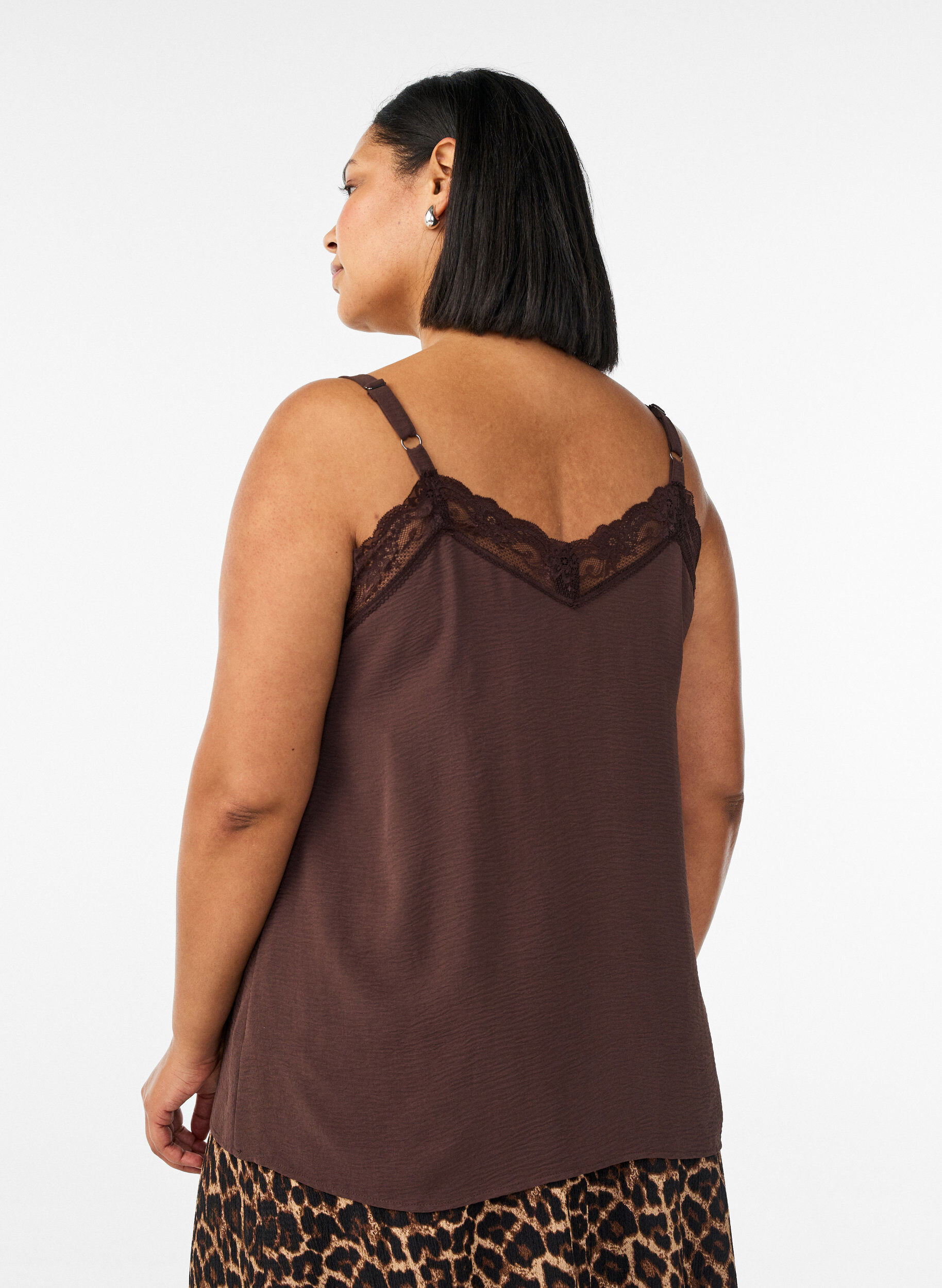 Zizzi Cami top met V-hals en kanten rand, Bruin, Model image number 2