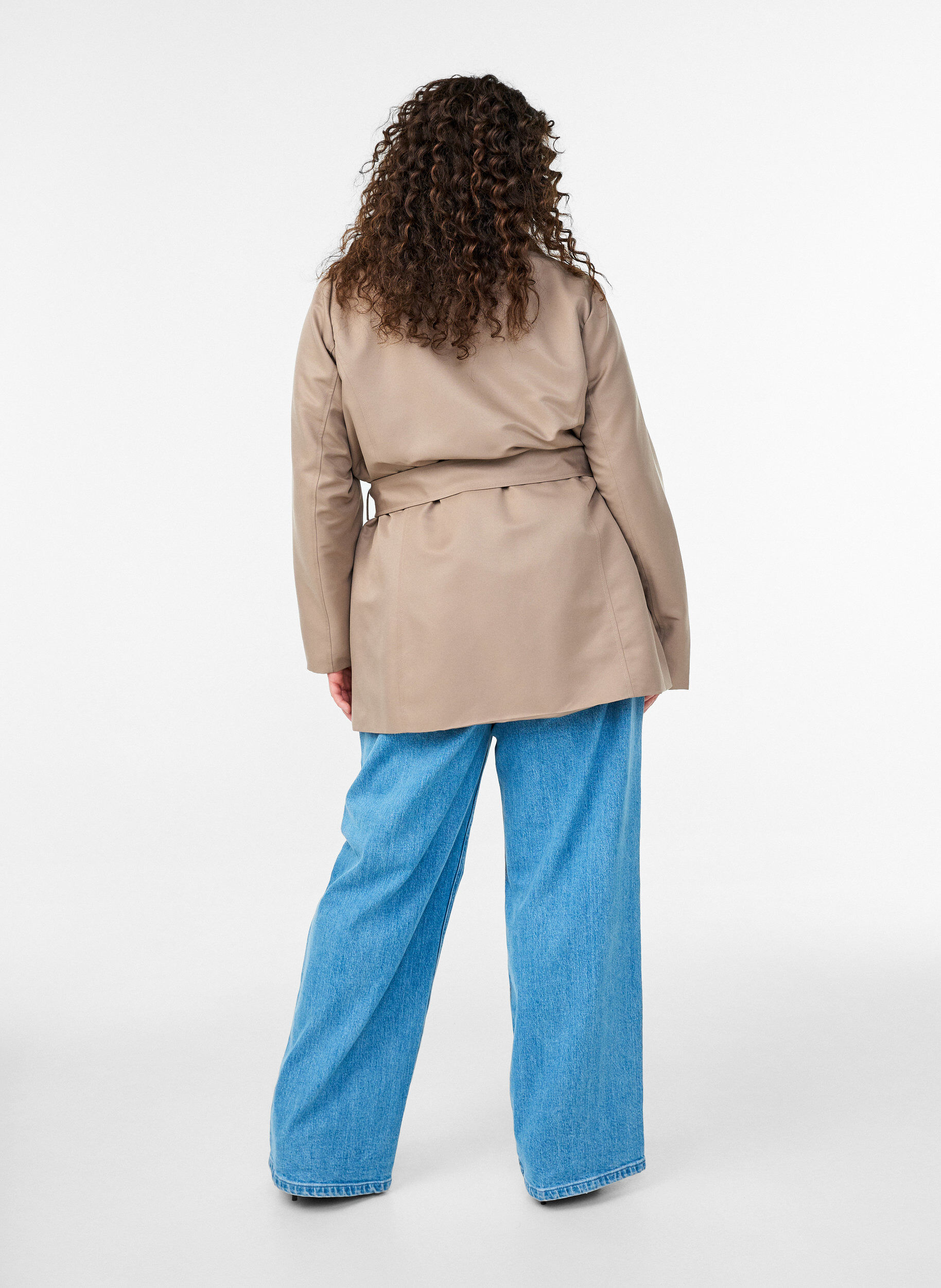 Zizzi Korte trenchcoat met riem, Grijs, Model image number 2