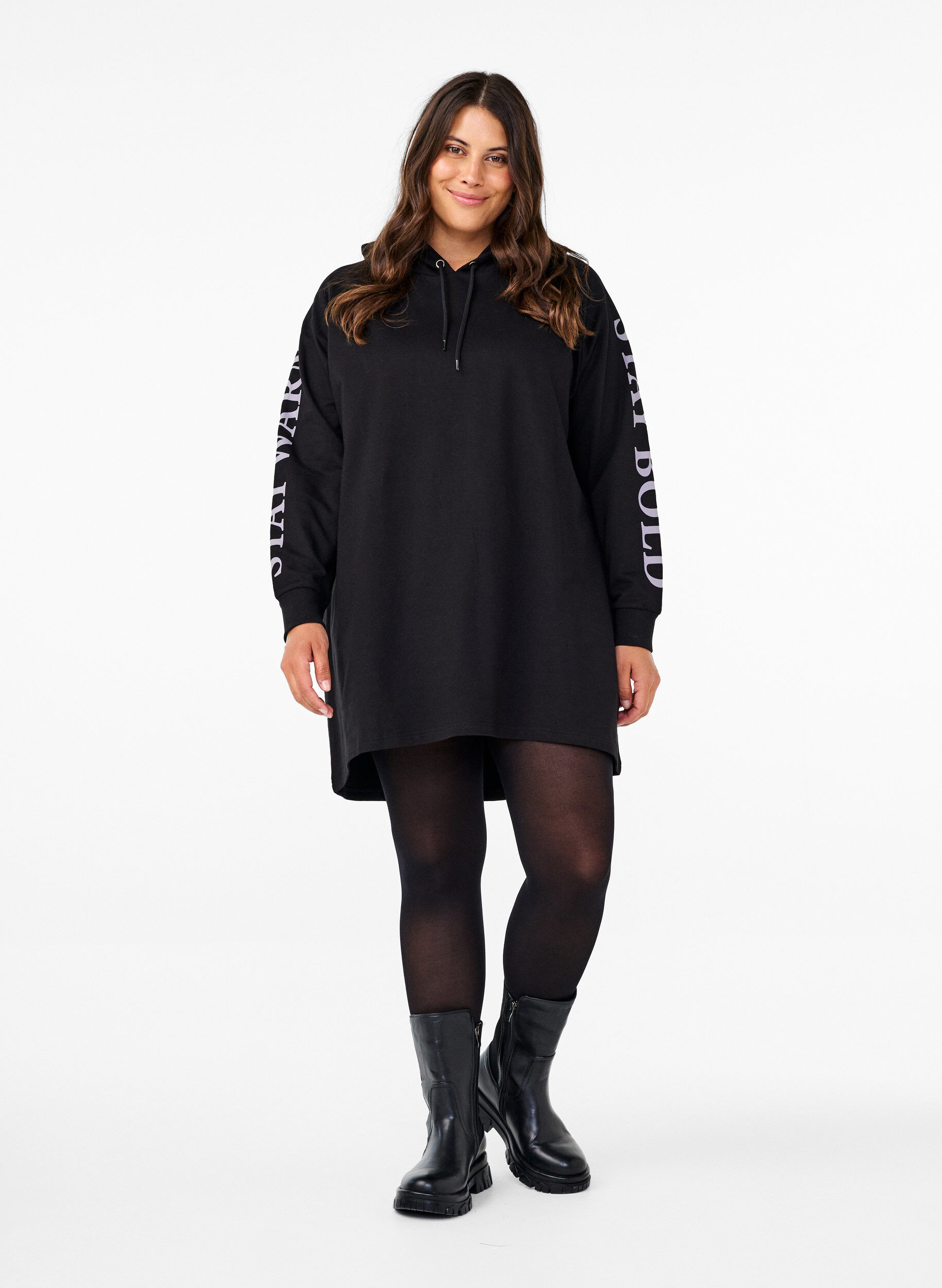 Zizzi Oversized sweatshirt met print op de mouwen, Black w. Silver, Model image number 2