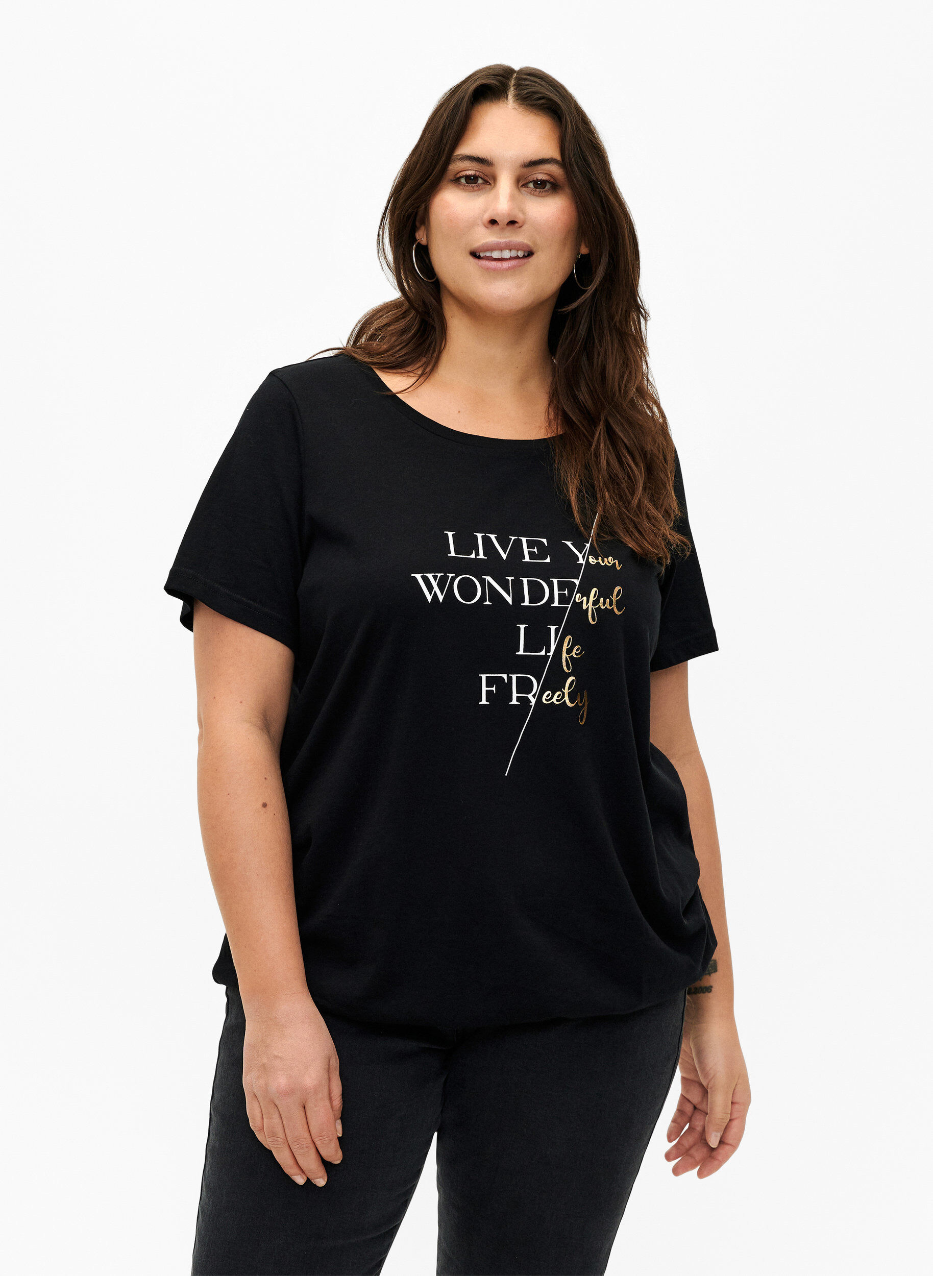 Zizzi Katoenen t-shirt met korte mouwen en elastische rand, Black w. Live, Model image number 0