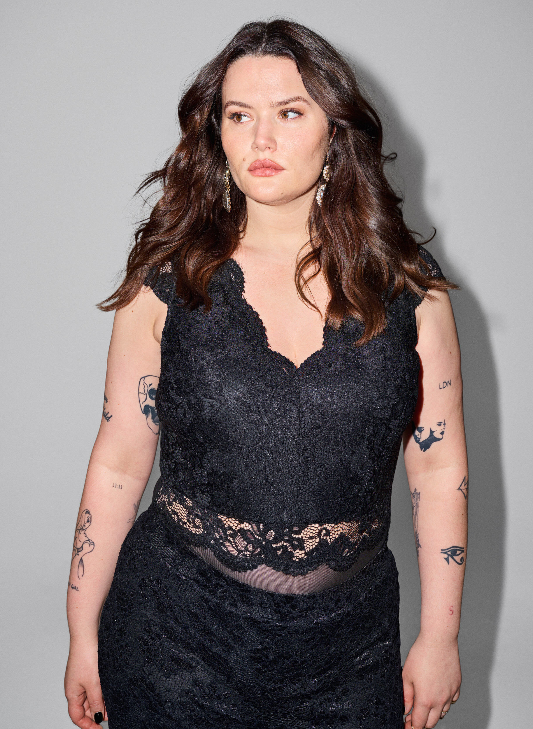 Zizzi Bodystocking met kant en v-halslijn, Black, Image image number 0