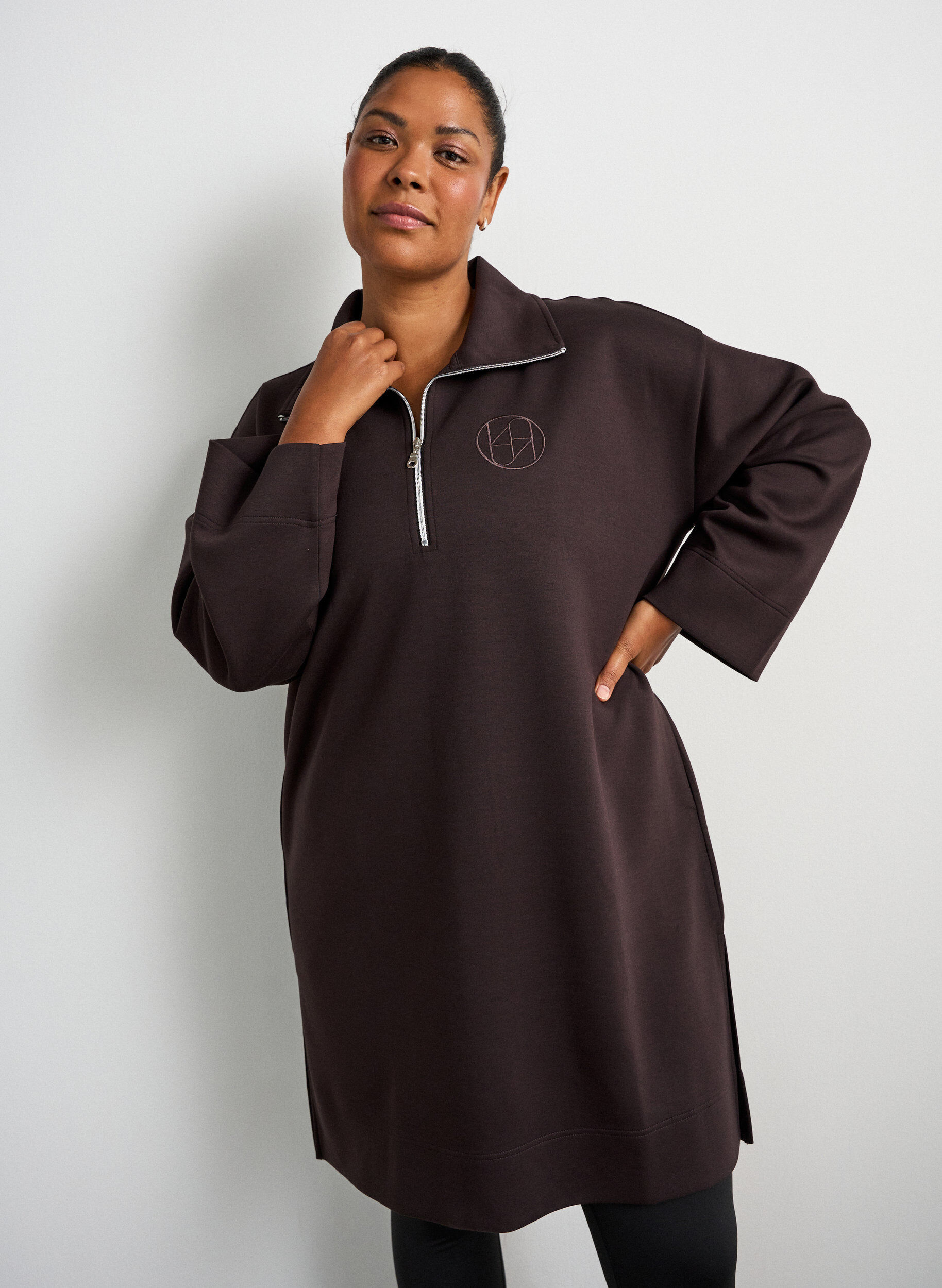ZizziSportieve sweatshirtjurk met hoge kraag en ritssluiting, Bruin, Model image number 0
