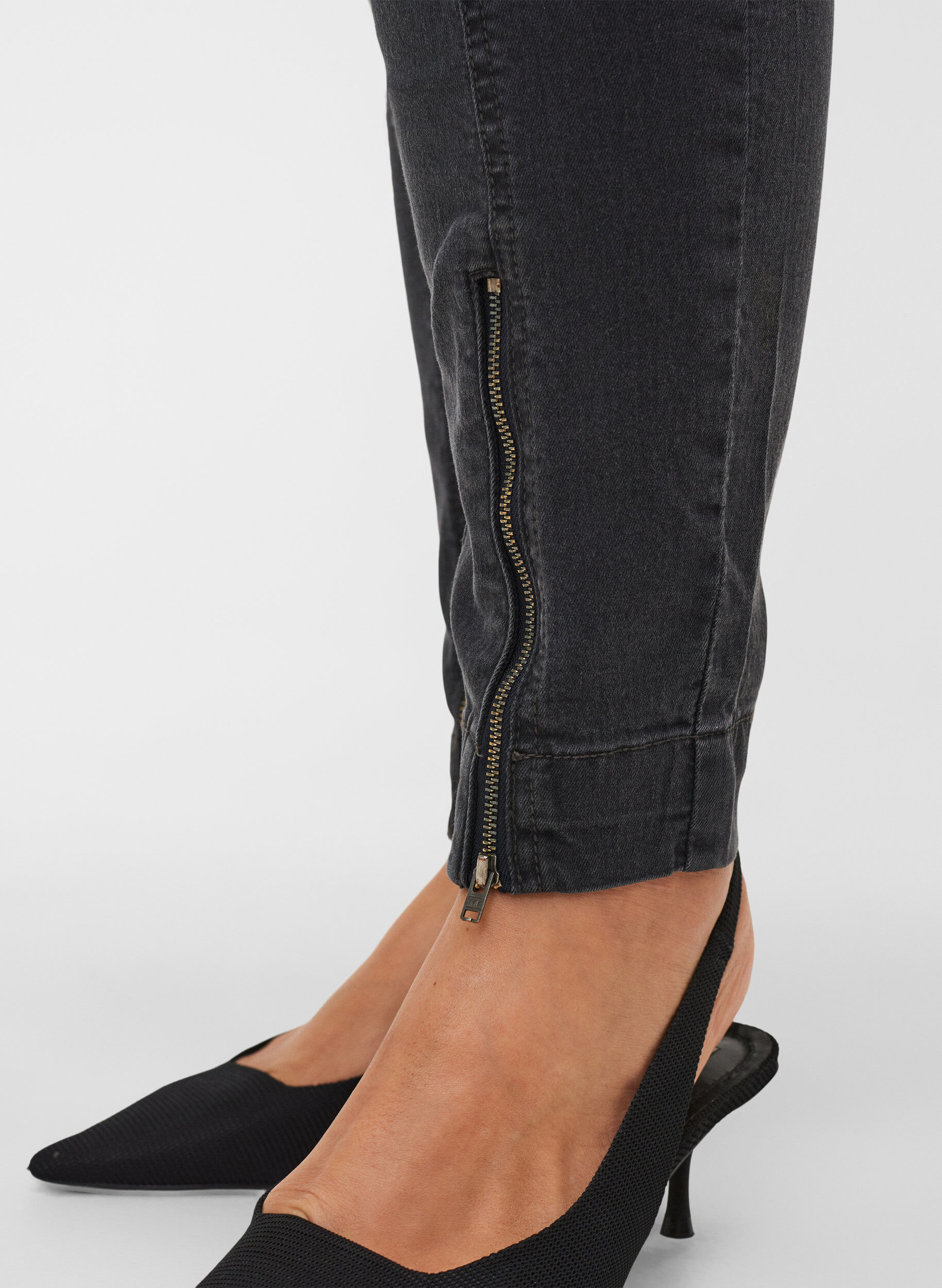 Zizzi Jegging met ritsdetail, Grey Wash, Model image number 3