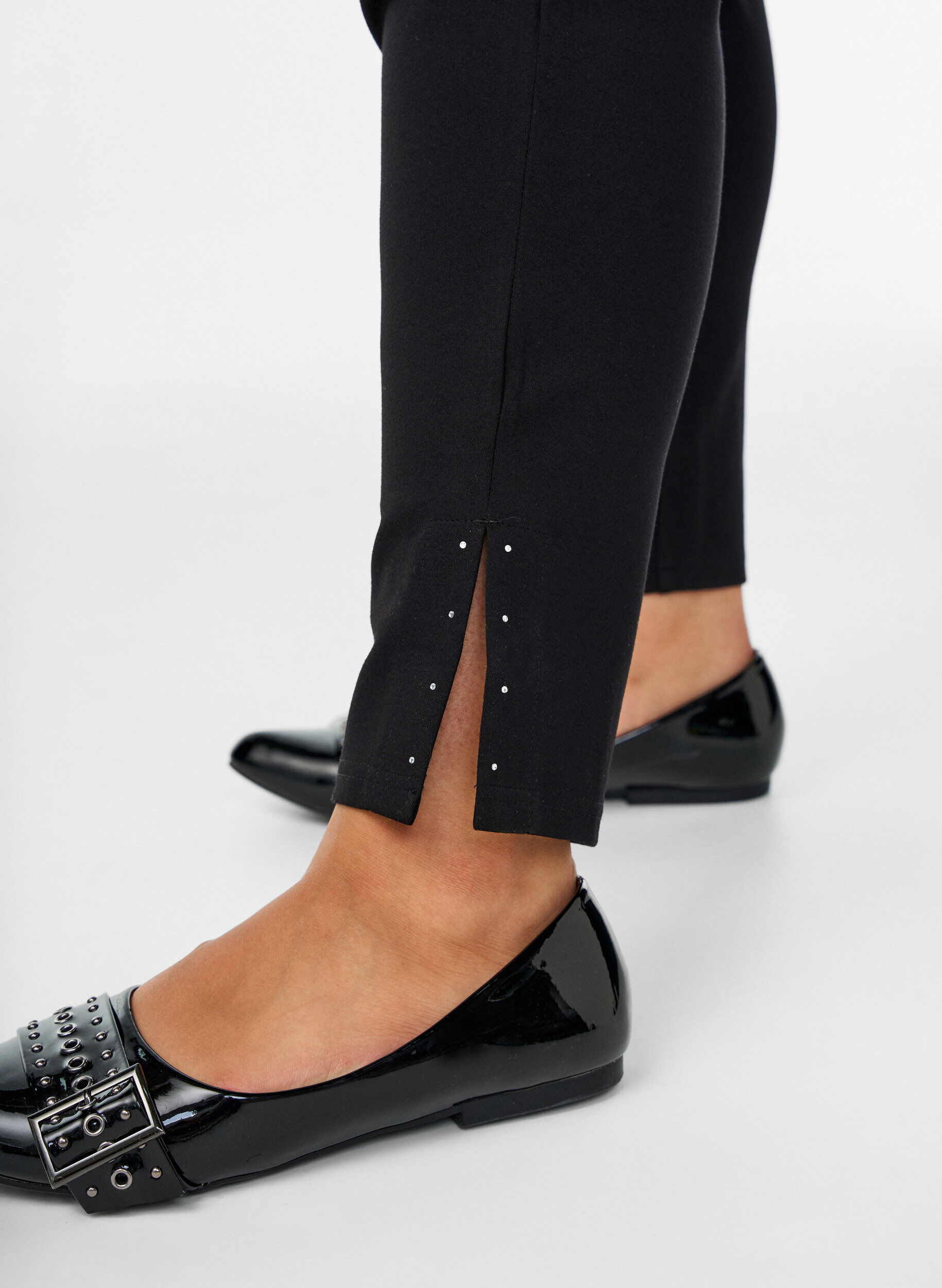 Zizzi Leggings met splitjes en kleine steentjes, Zwart, Model image number 3