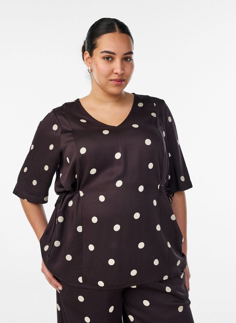 Polkadot viscose blouse met V-hals en striksluiting, Bruin, Model image number 0