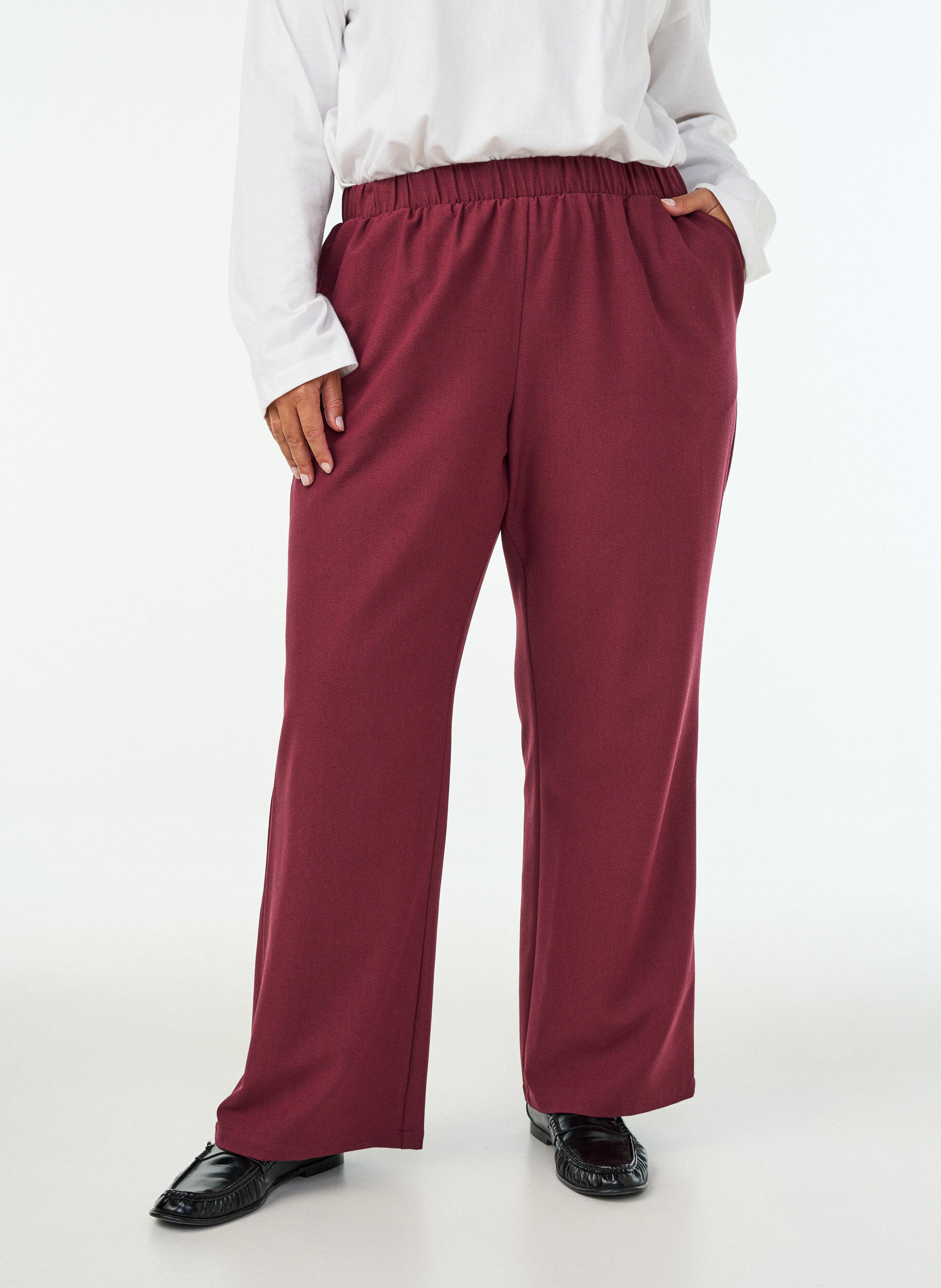 ZizziBroek met zakken en een losse pasvorm, Rood, Model image number 2